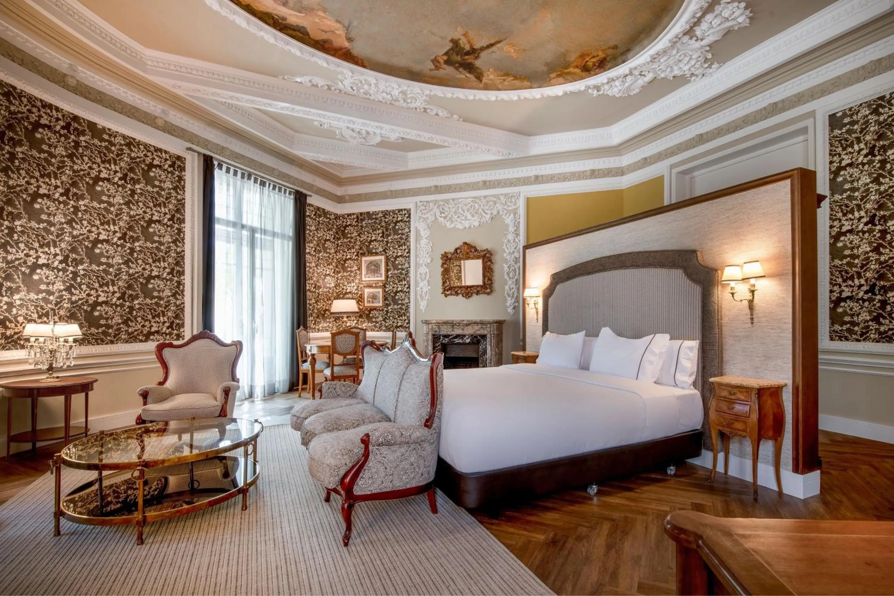 Photo of the whole room, Bed in Hotel Palacio del Retiro, Autograph Collection