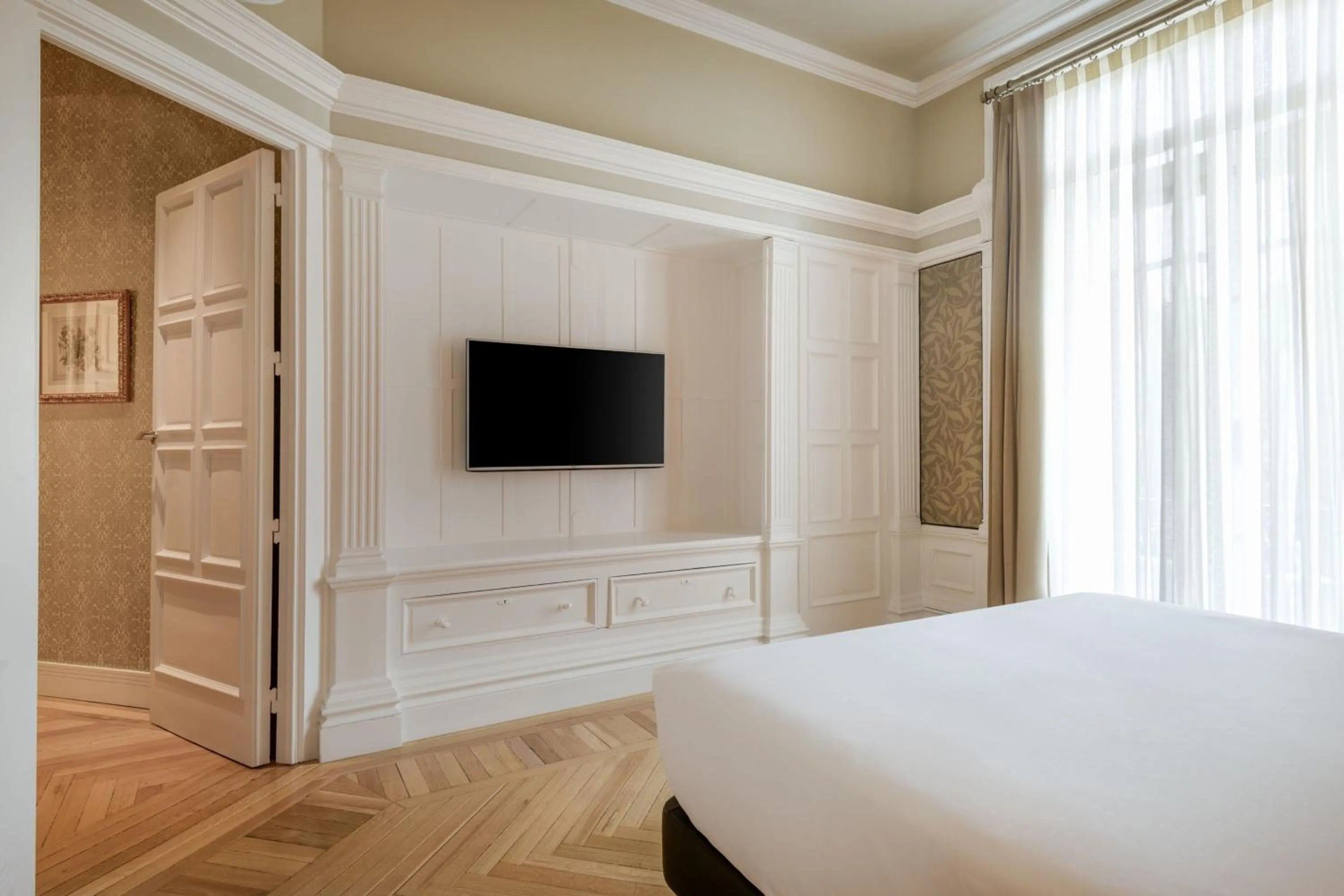 Photo of the whole room, Bed in Hotel Palacio del Retiro, Autograph Collection