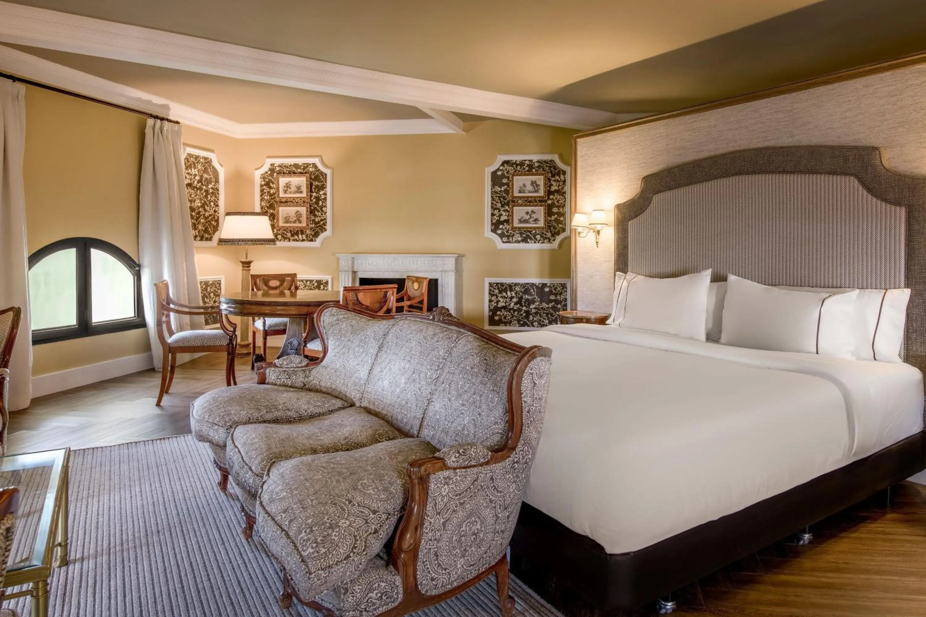 Photo of the whole room, Bed in Hotel Palacio del Retiro, Autograph Collection