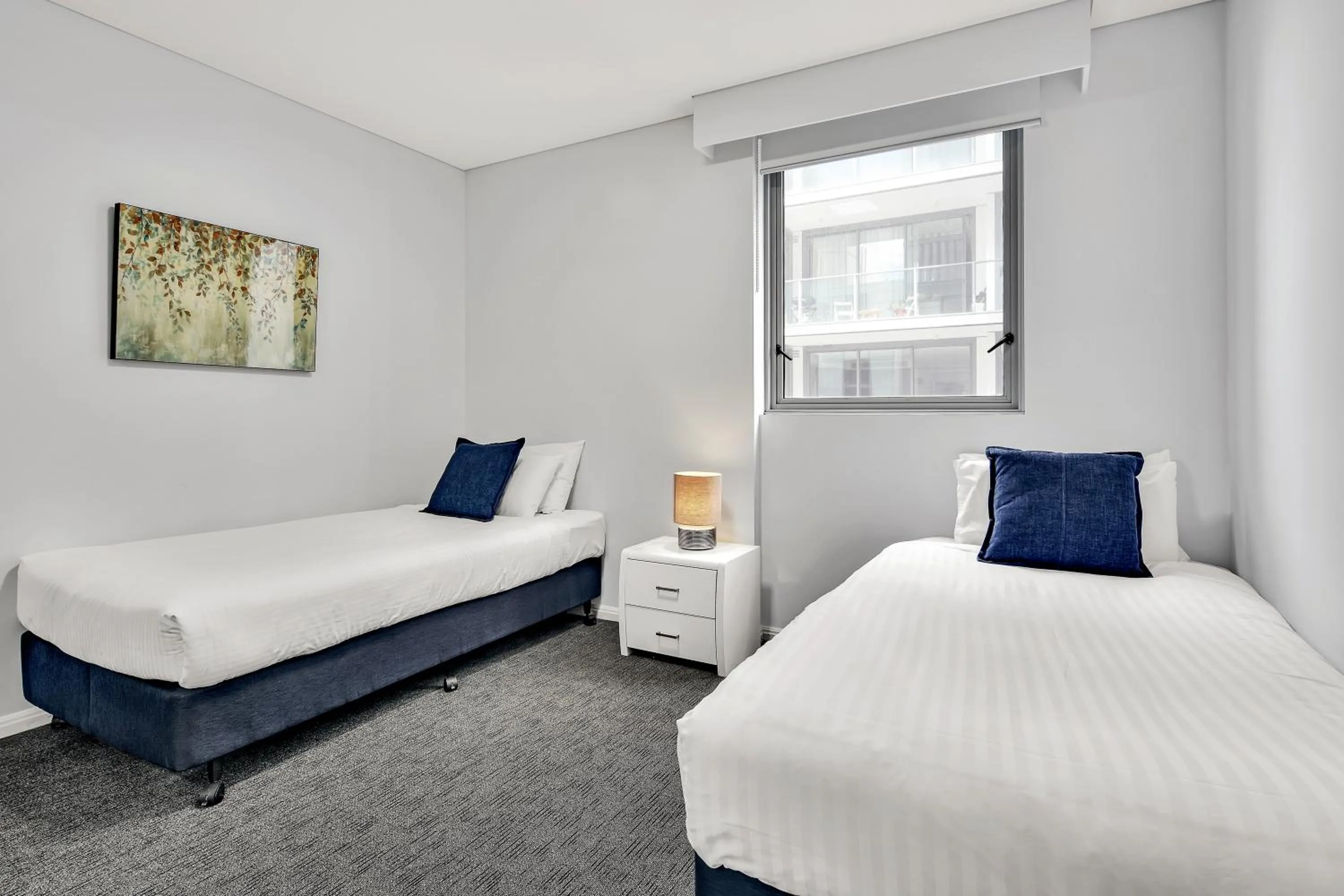 North Sydney Large Two Bedroom MIL2302