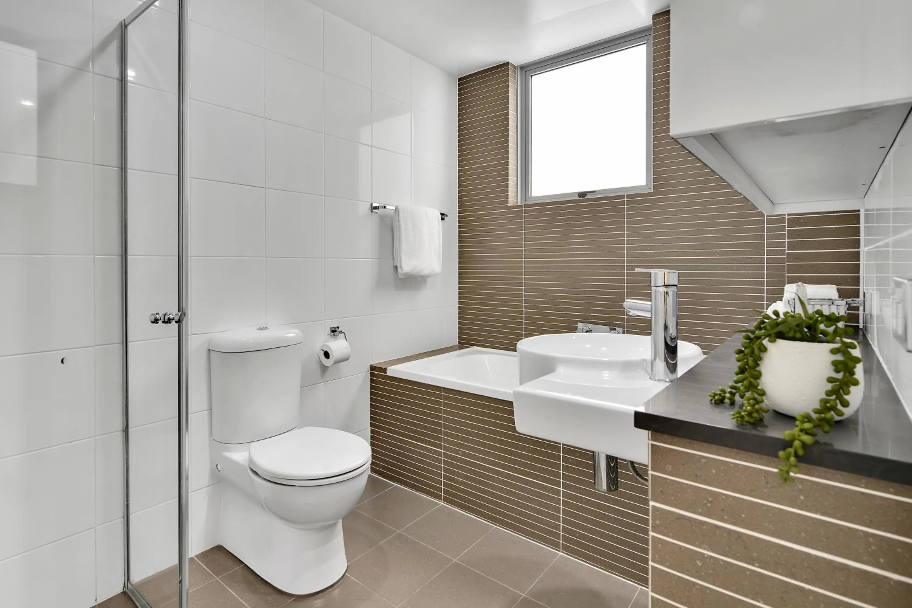 North Sydney Large Two Bedroom MIL2302
