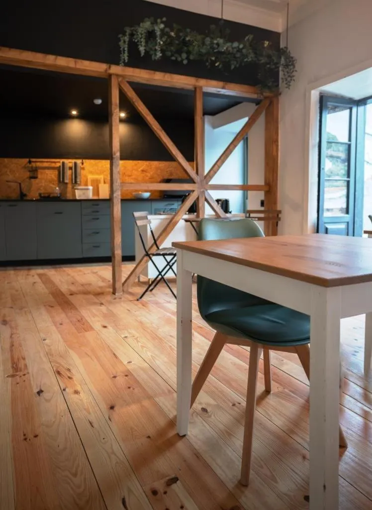 Kitchen or kitchenette in Inn Door 21 - Hostel & Suite