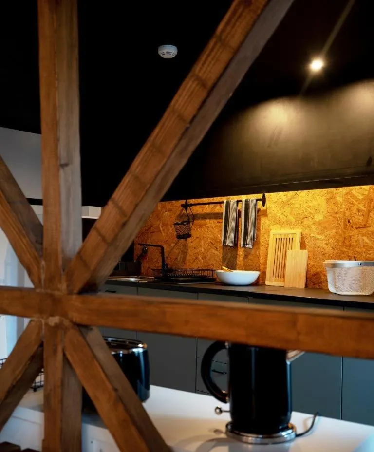 Kitchen or kitchenette in Inn Door 21 - Hostel & Suite