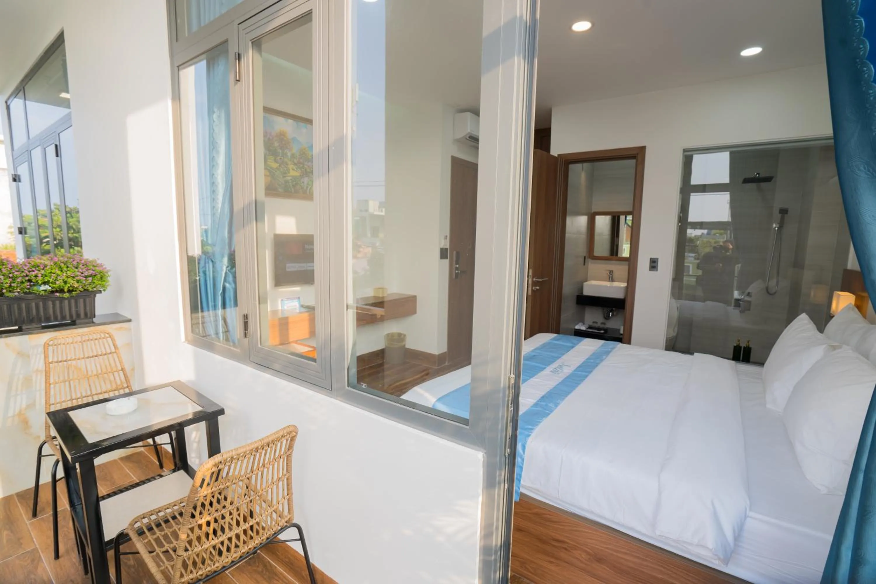 Balcony/Terrace, Bed in Santini Hotel