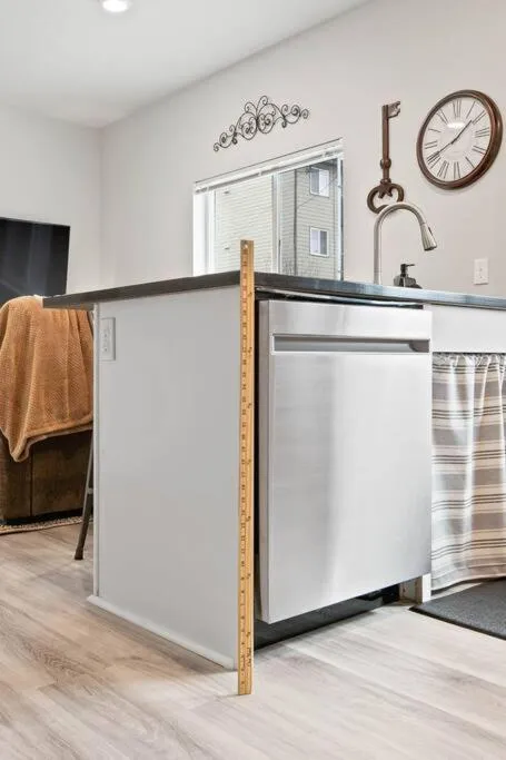 Full ADA Unit - 2 Bed 2 Bath Unit Near Downtown