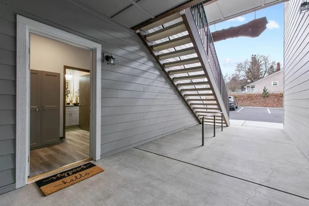 Full ADA Unit - 2 Bed 2 Bath Unit Near Downtown