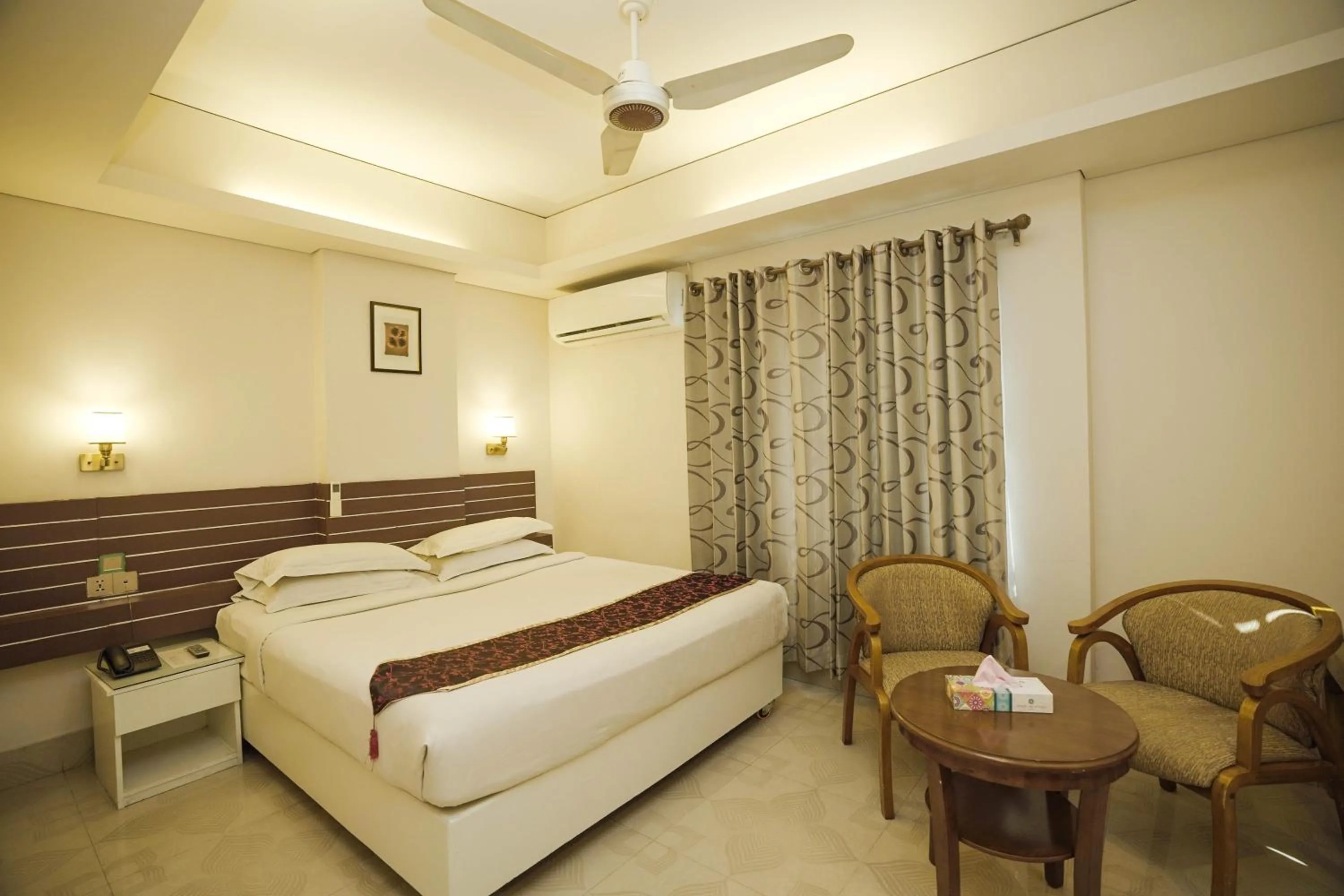 Bedroom, Bed in Hotel Shuktara Dhaka