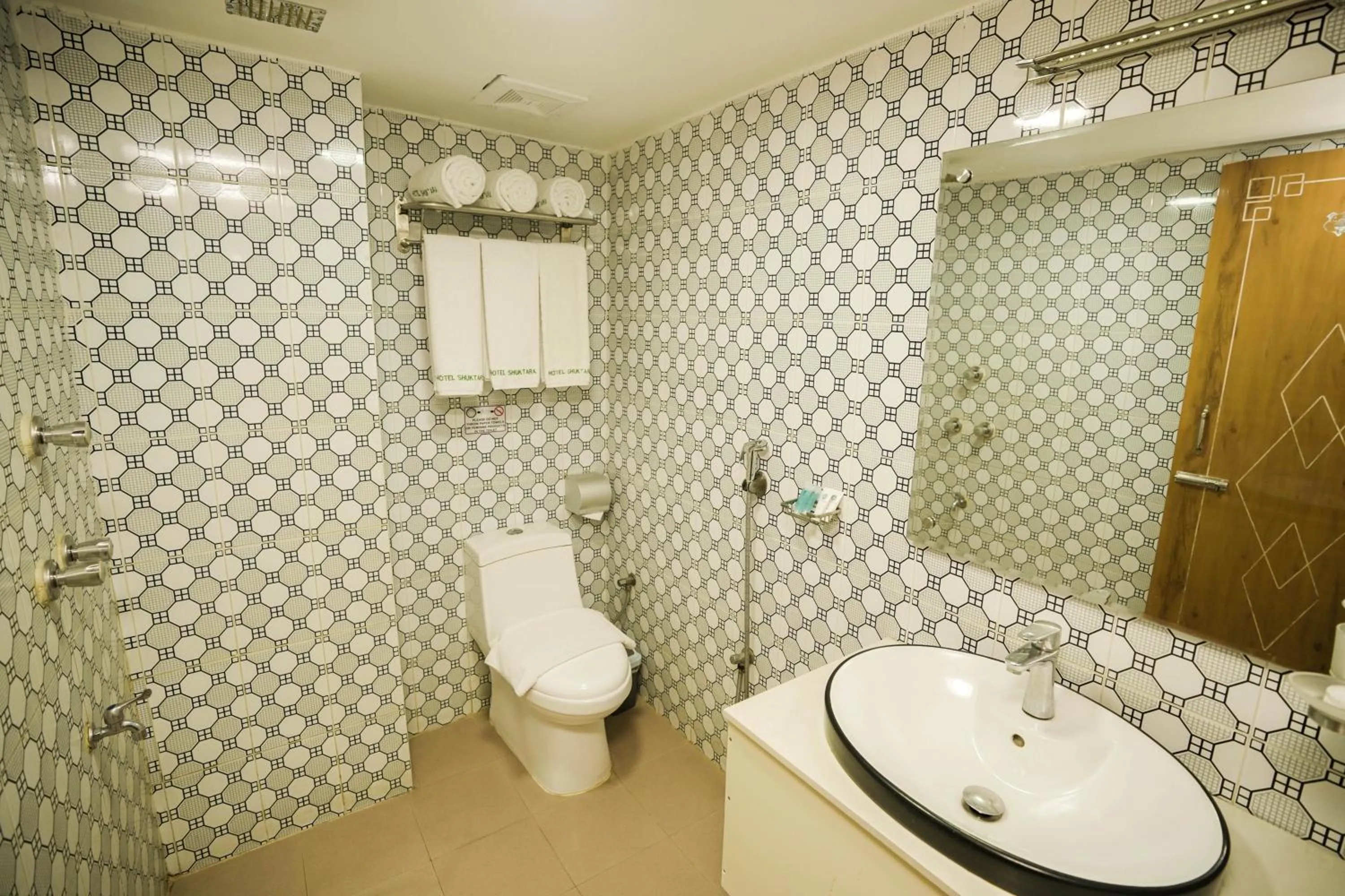 Shower in Hotel Shuktara Dhaka