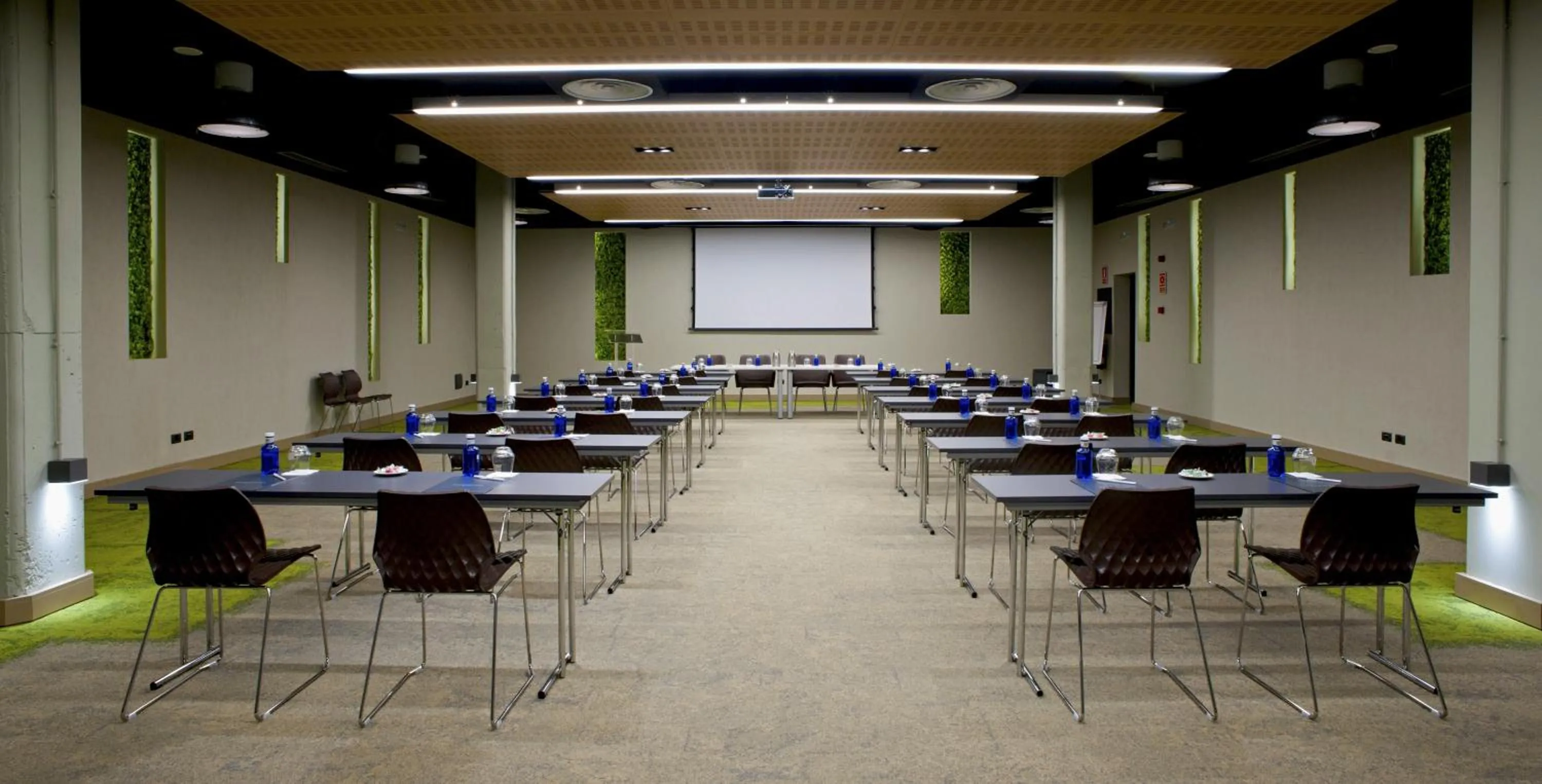 Business facilities in Aravaca Village Hotel