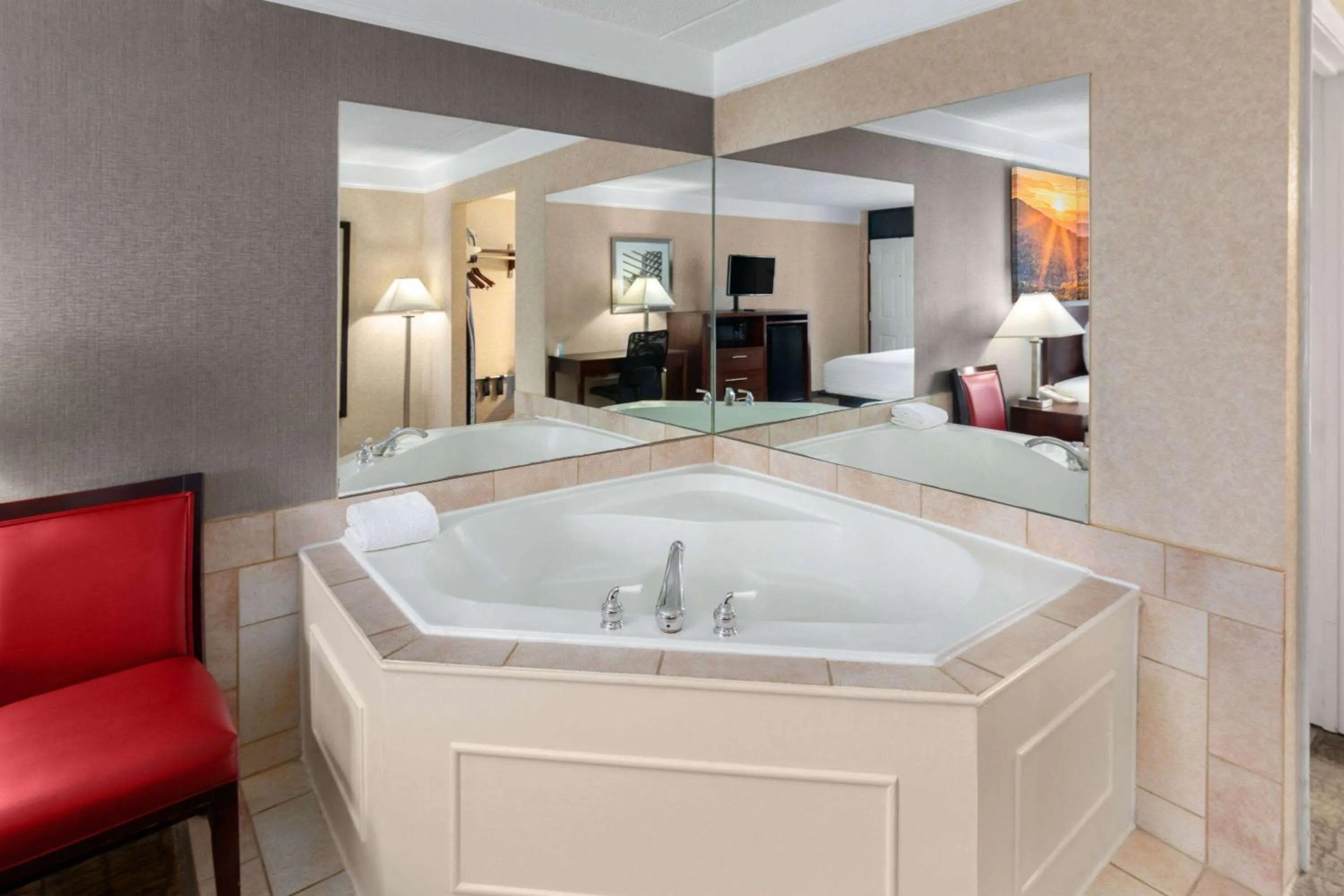 Hot Tub in Days Inn by Wyndham Columbia Kentucky