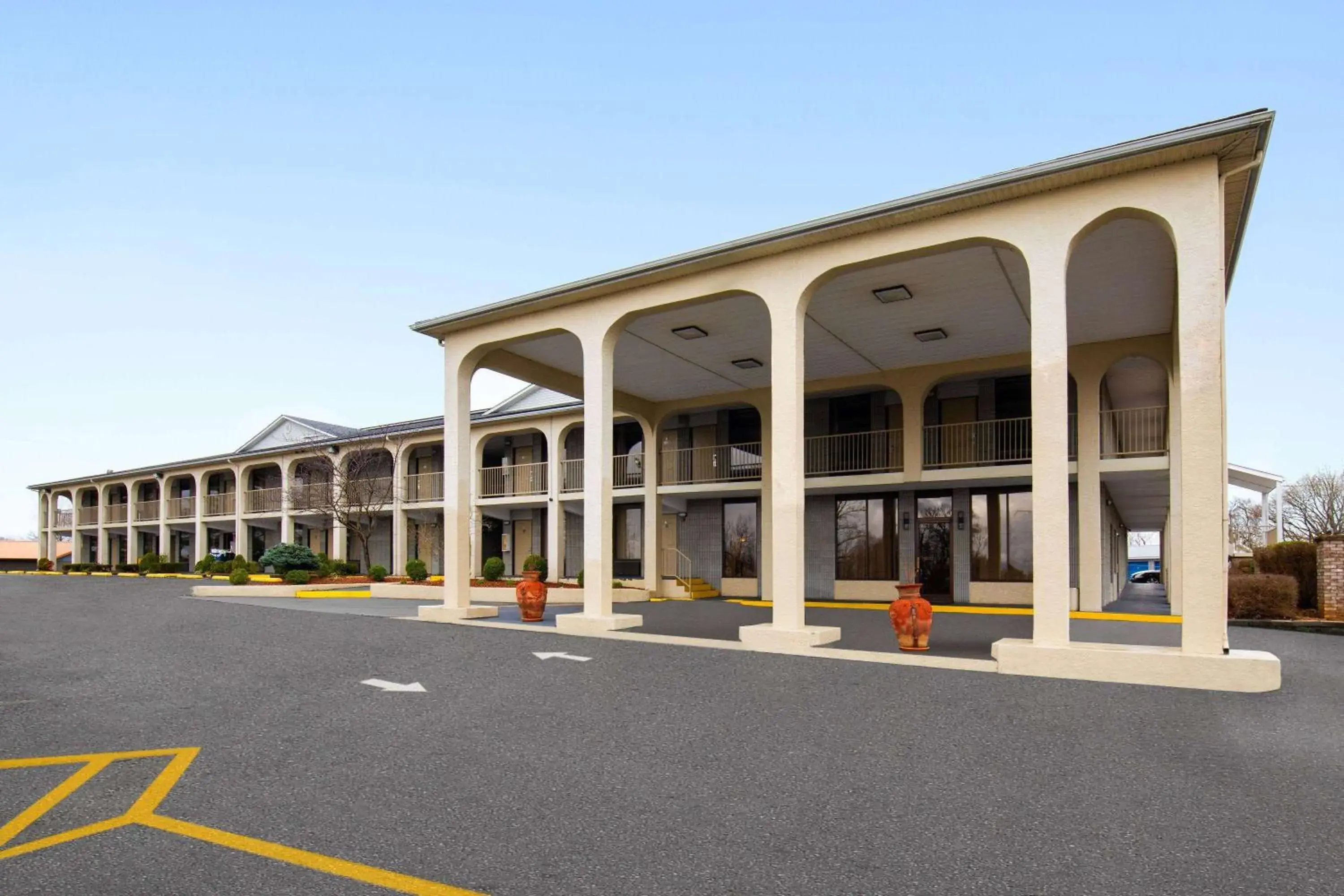 Property building in Days Inn by Wyndham Columbia Kentucky Property building in Days Inn by Wyndham Columbia Kentucky
