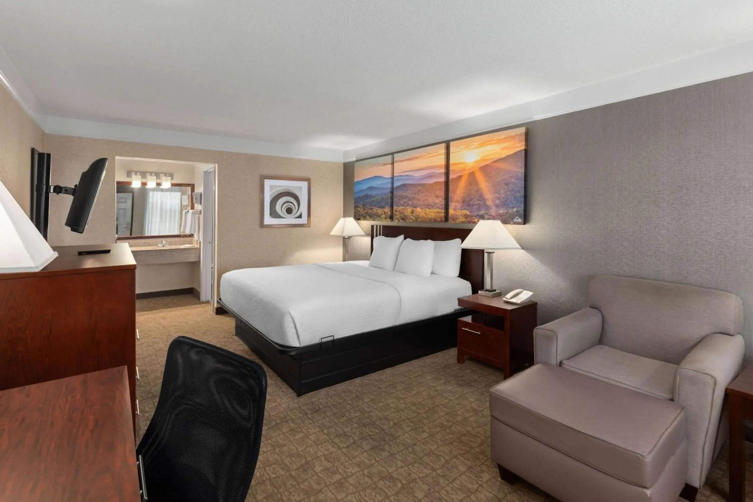 Photo of the whole room, Bed in Days Inn by Wyndham Columbia Kentucky Photo of the whole room, Bed in Days Inn by Wyndham Columbia Kentucky