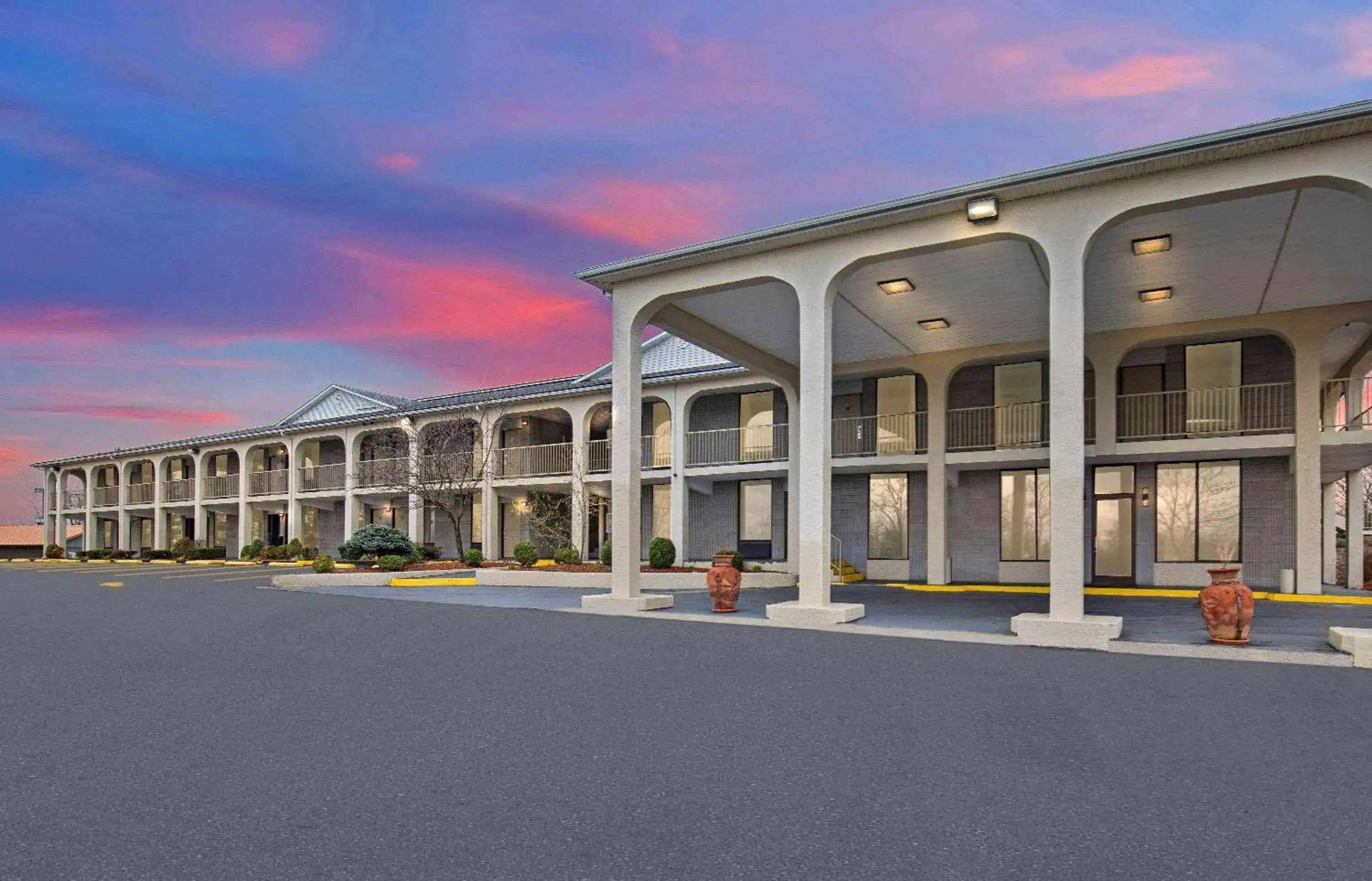 Property building in Days Inn by Wyndham Columbia Kentucky Property building in Days Inn by Wyndham Columbia Kentucky
