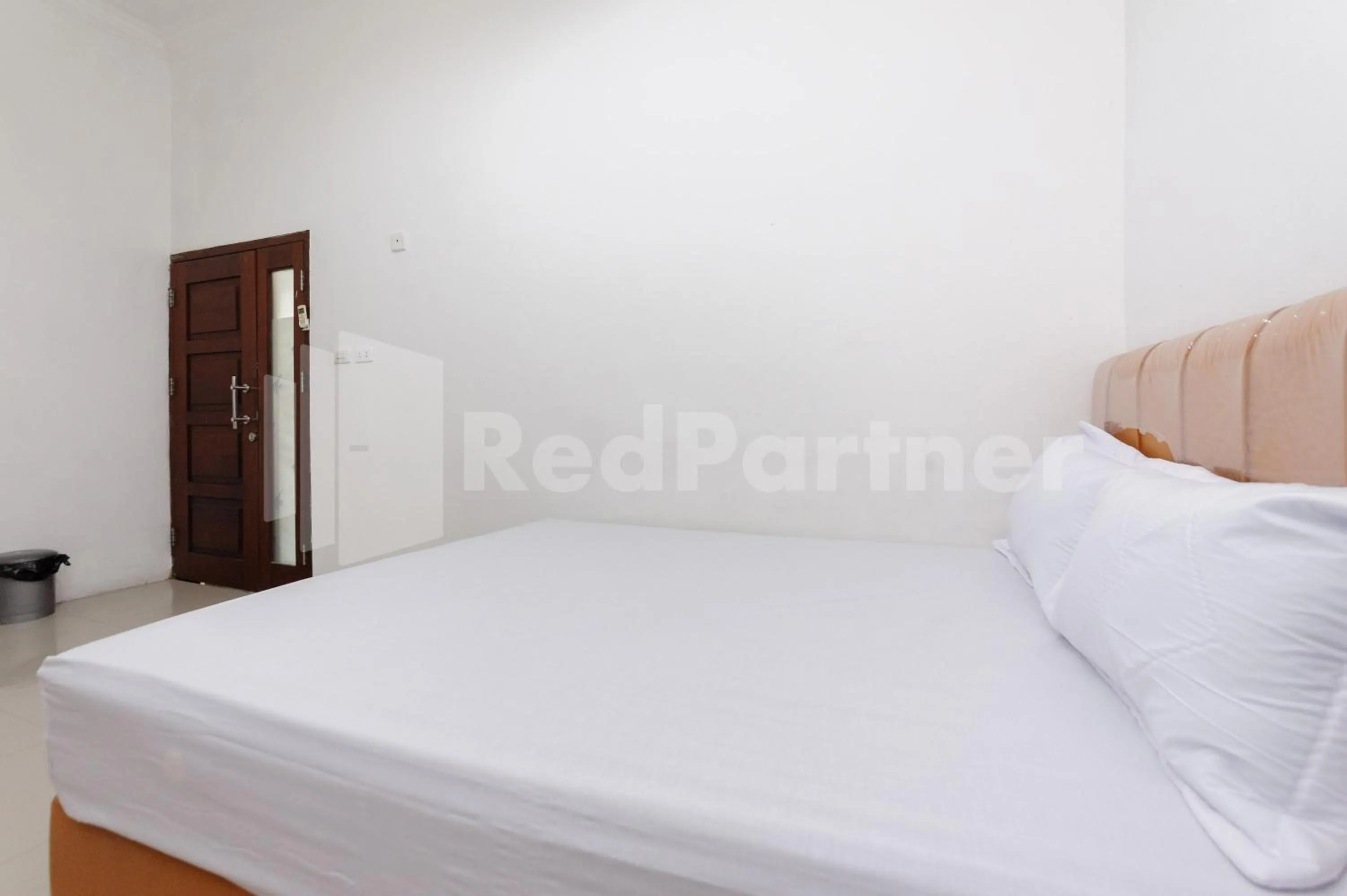 Bed in RedDoorz at Wisma Nabila Syariah near Masjid Raya Baiturrahman Banda Aceh