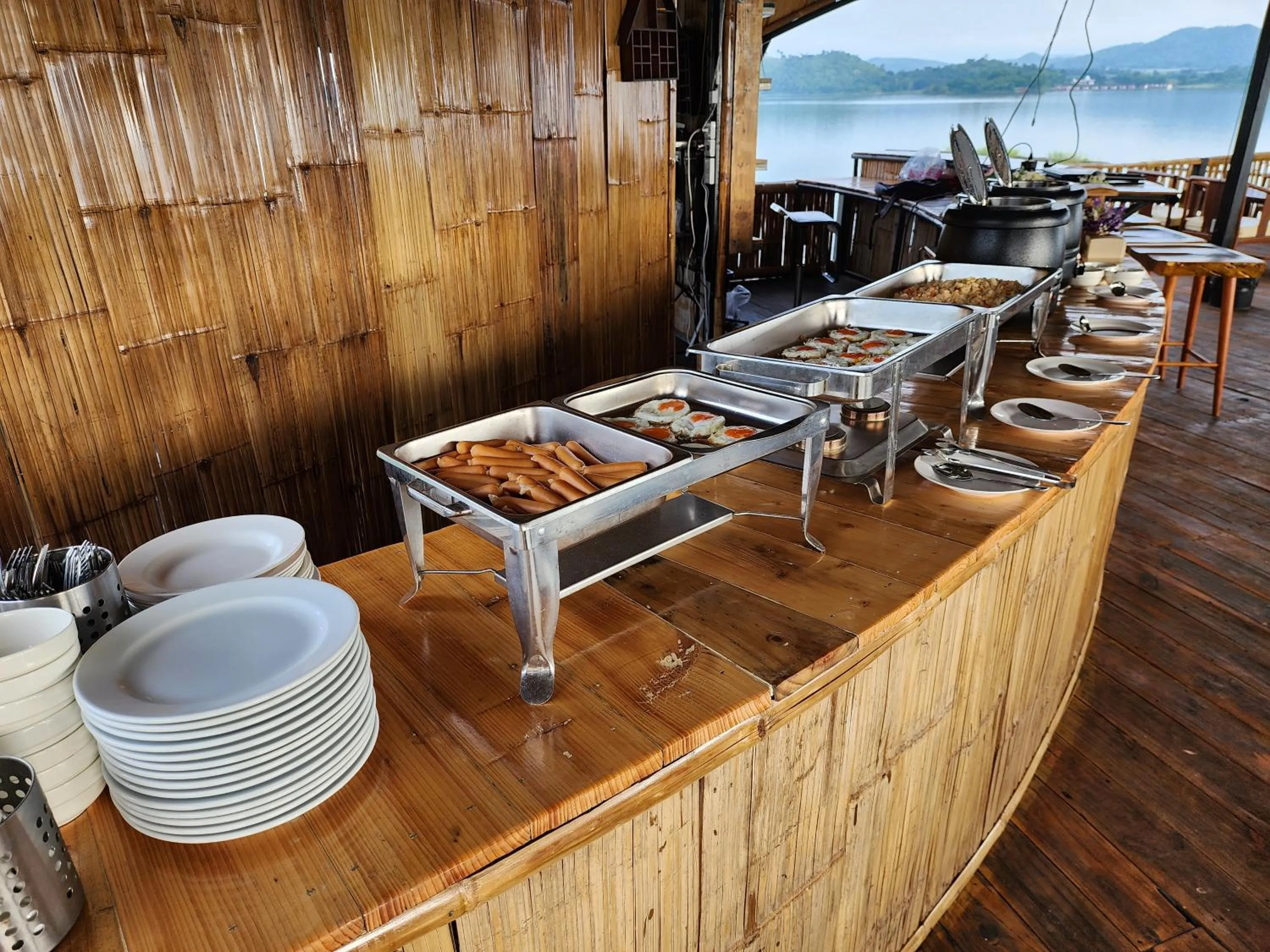 Restaurant/places to eat in บ้านไร่ วรรณ วาลย์ รีสอร์ท