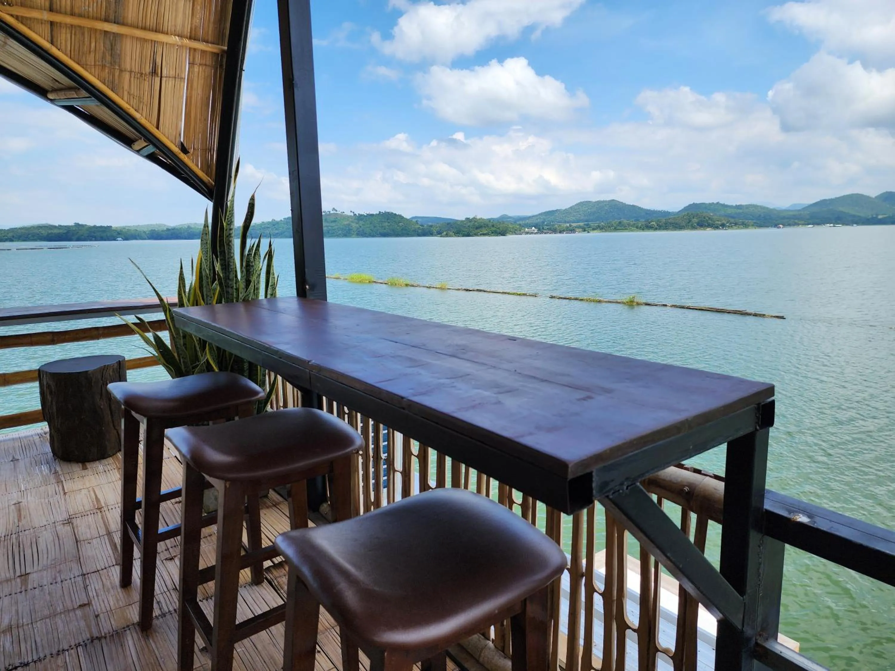Lake view in บ้านไร่ วรรณ วาลย์ รีสอร์ท