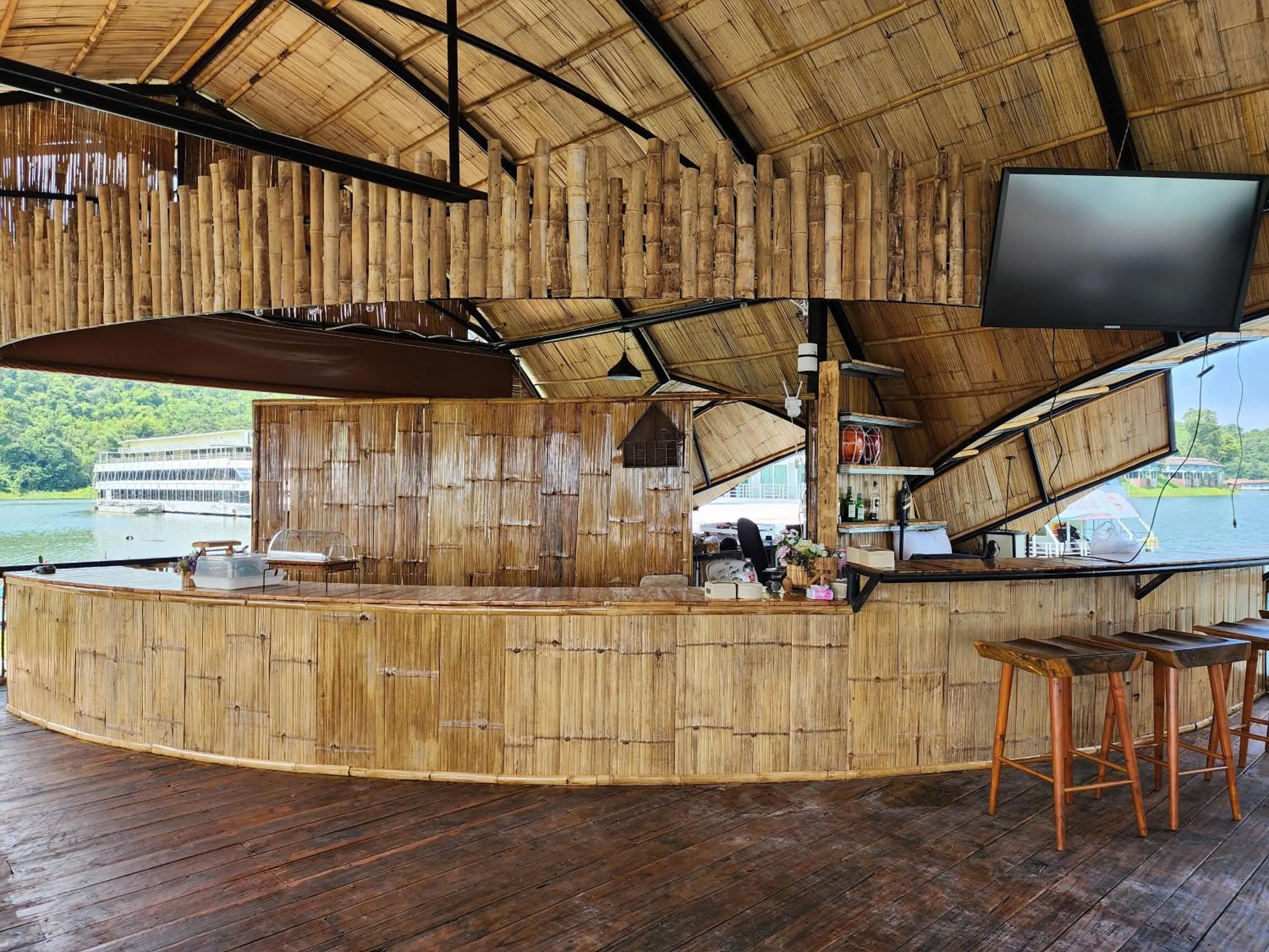 Lounge or bar in บ้านไร่ วรรณ วาลย์ รีสอร์ท