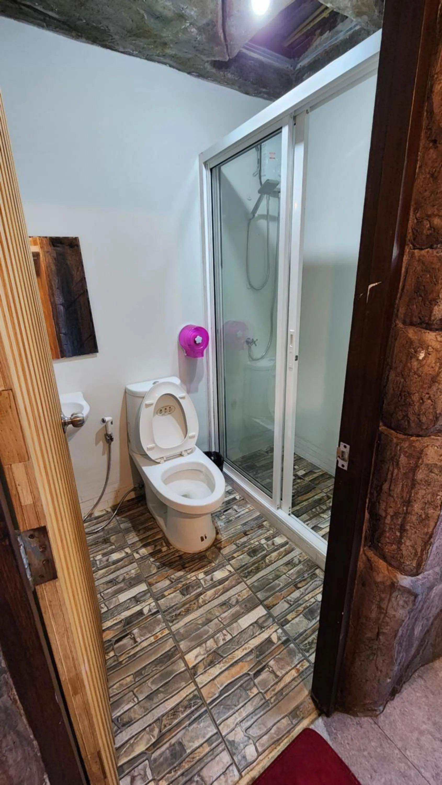 Bathroom in บ้านไร่ วรรณ วาลย์ รีสอร์ท