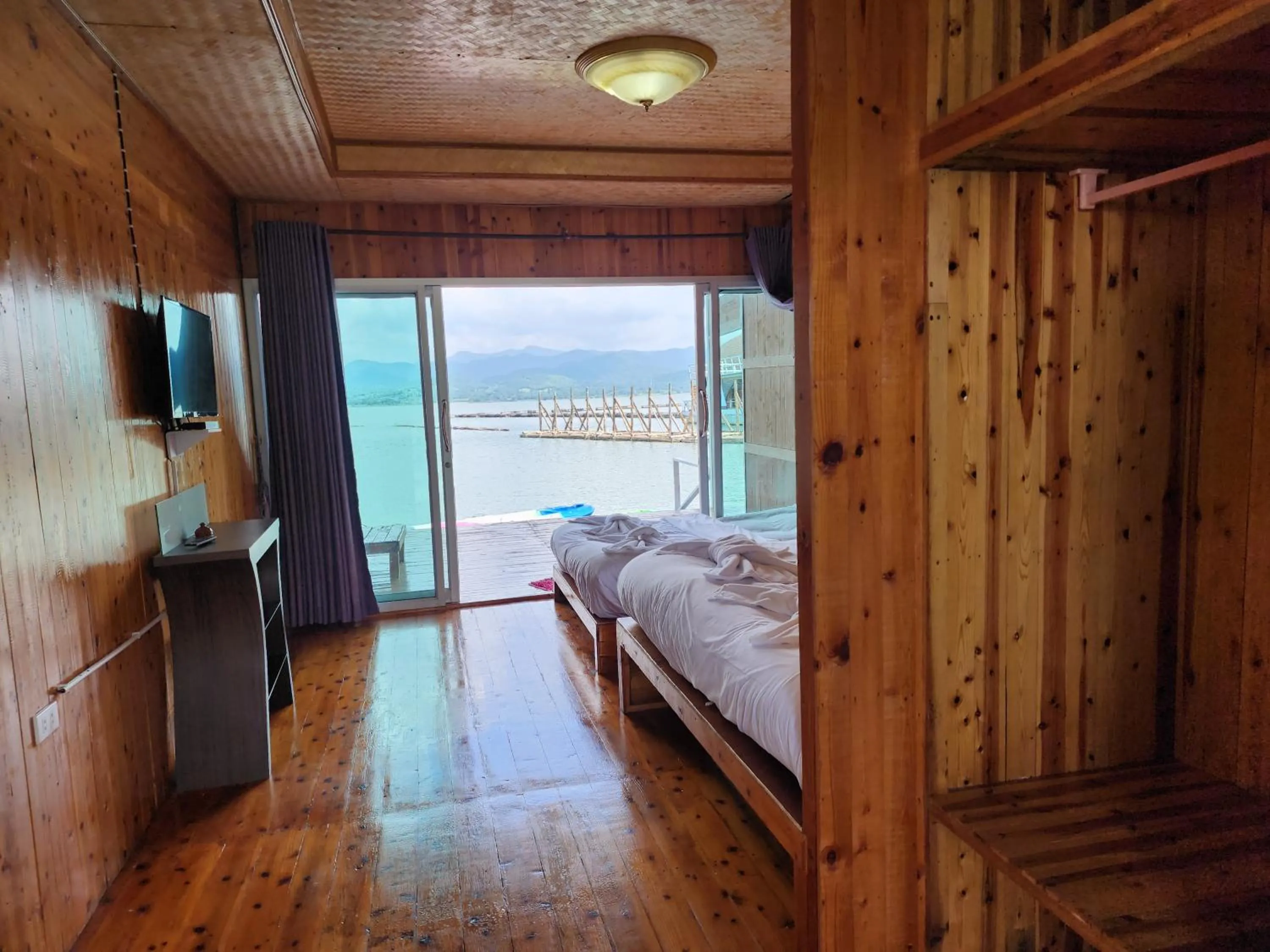 Bedroom, Bed in บ้านไร่ วรรณ วาลย์ รีสอร์ท