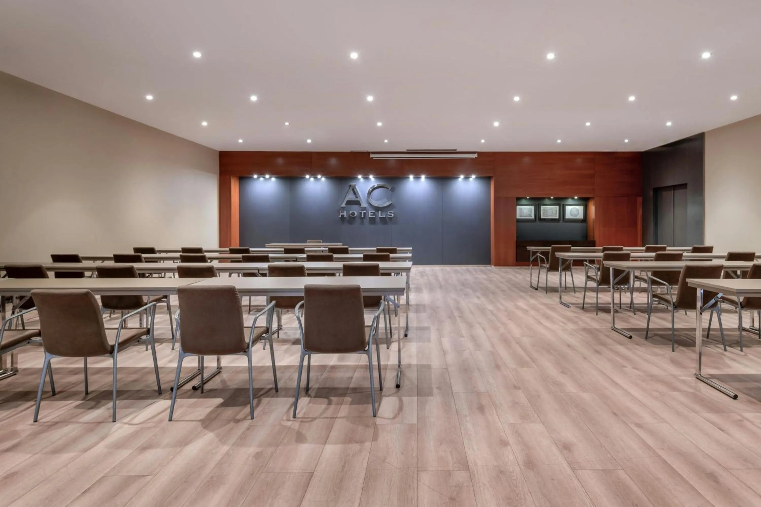 Meeting/conference room in AC Hotel Sevilla Fórum by Marriott
