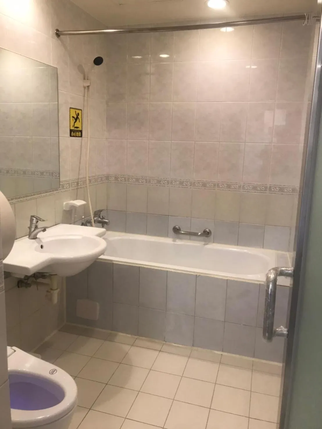 Bathroom in Hub Hotel Banqiao Branch