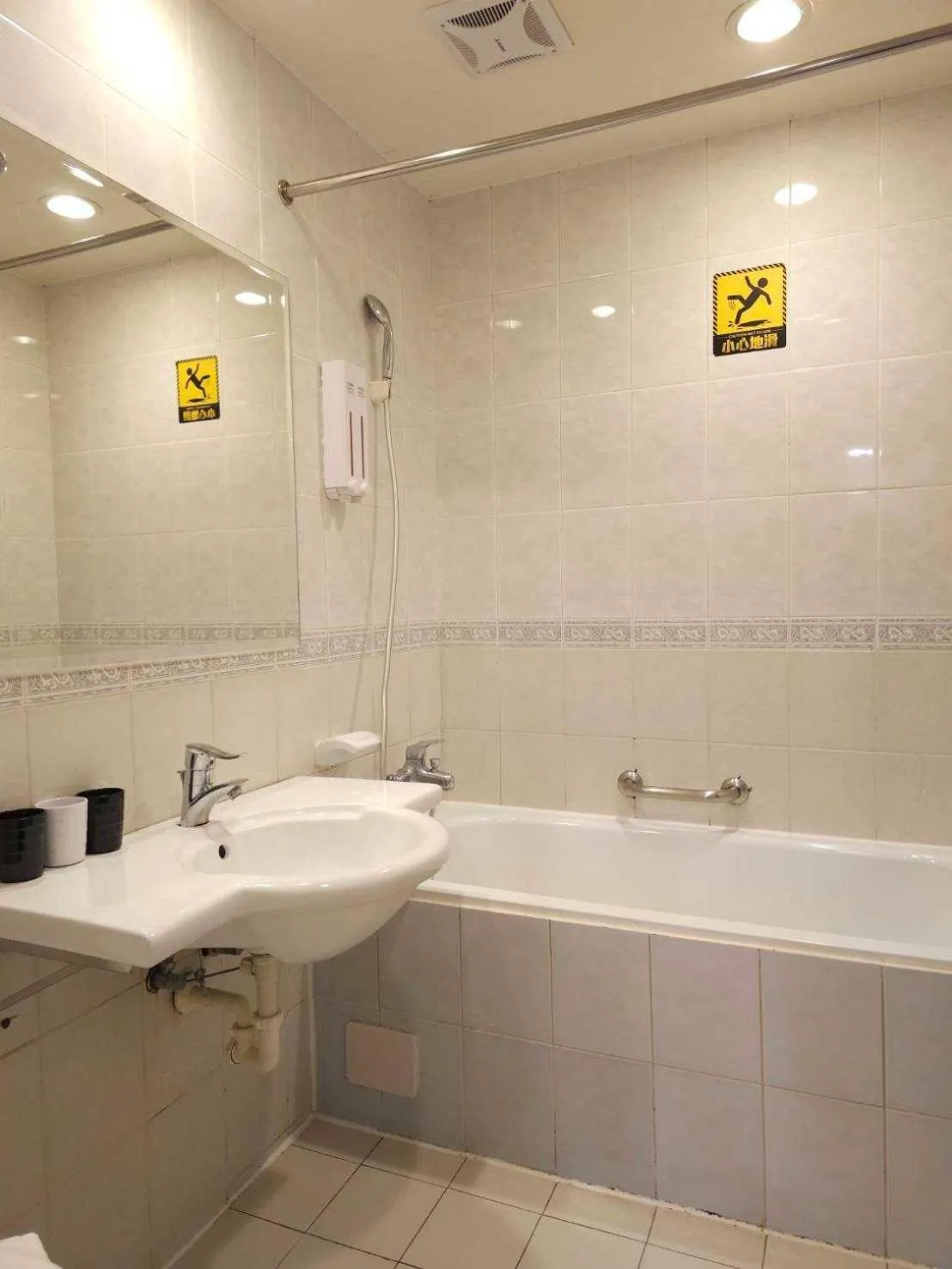 Hub Hotel Banqiao Branch