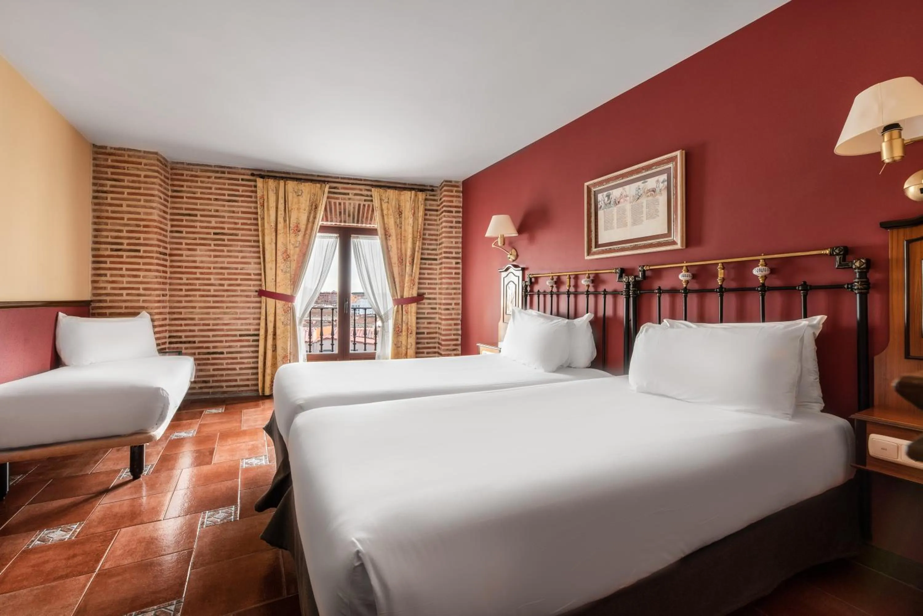 Photo of the whole room, Bed in Crisol Mesón del Cid