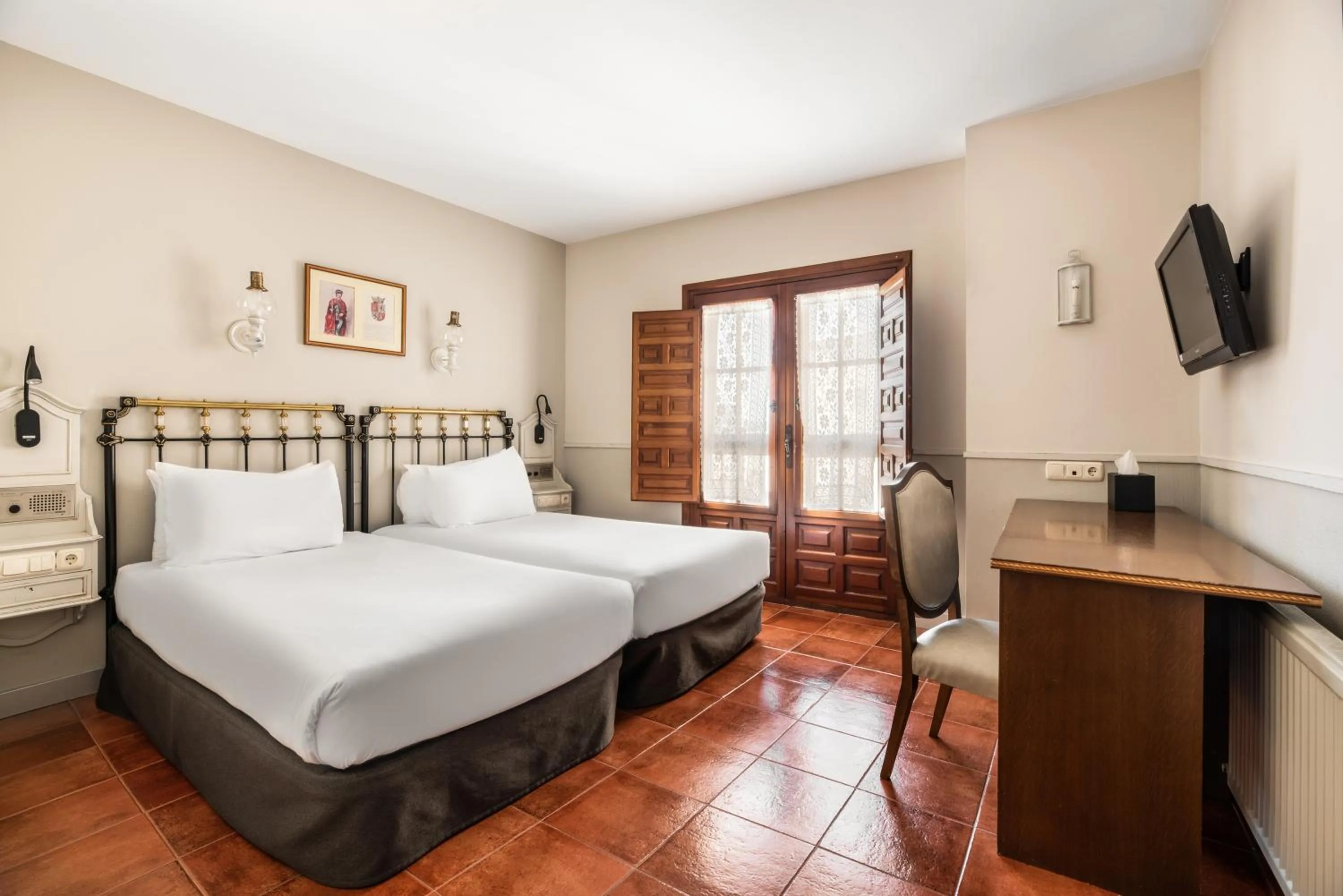 Photo of the whole room, Bed in Crisol Mesón del Cid