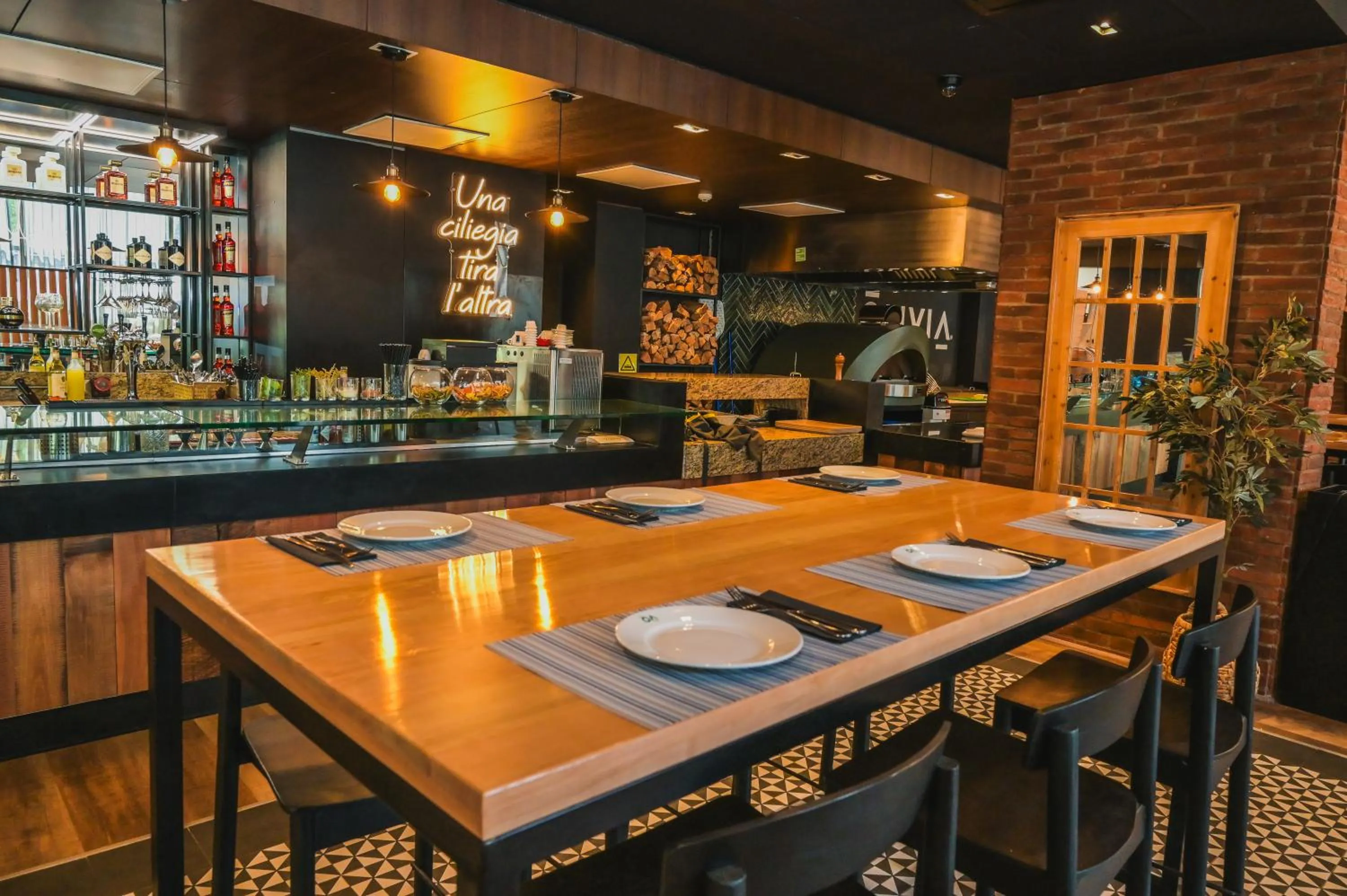 Restaurant/places to eat in ibis Santiago Las Condes