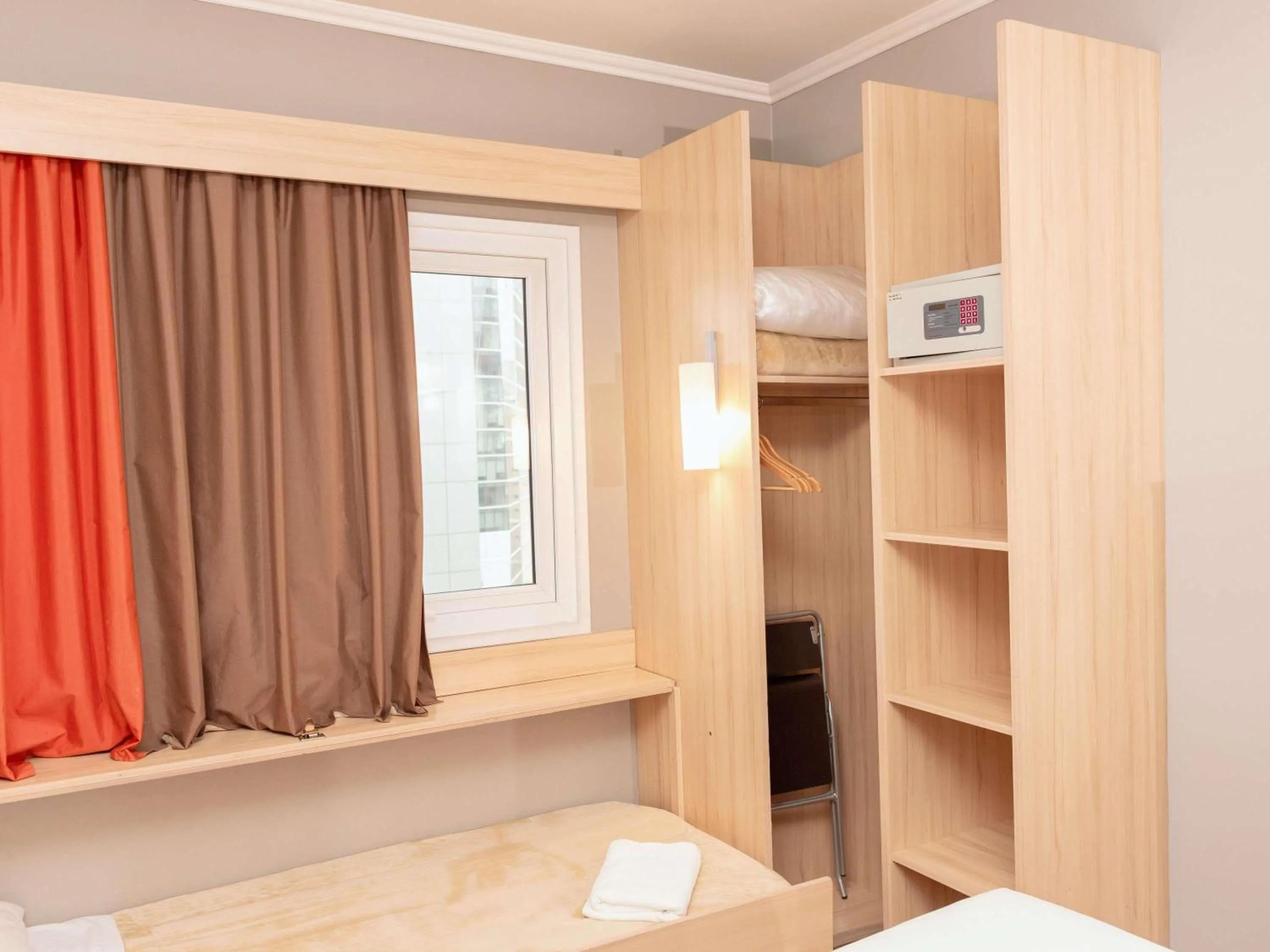 Bedroom, Bed in ibis Santiago Las Condes