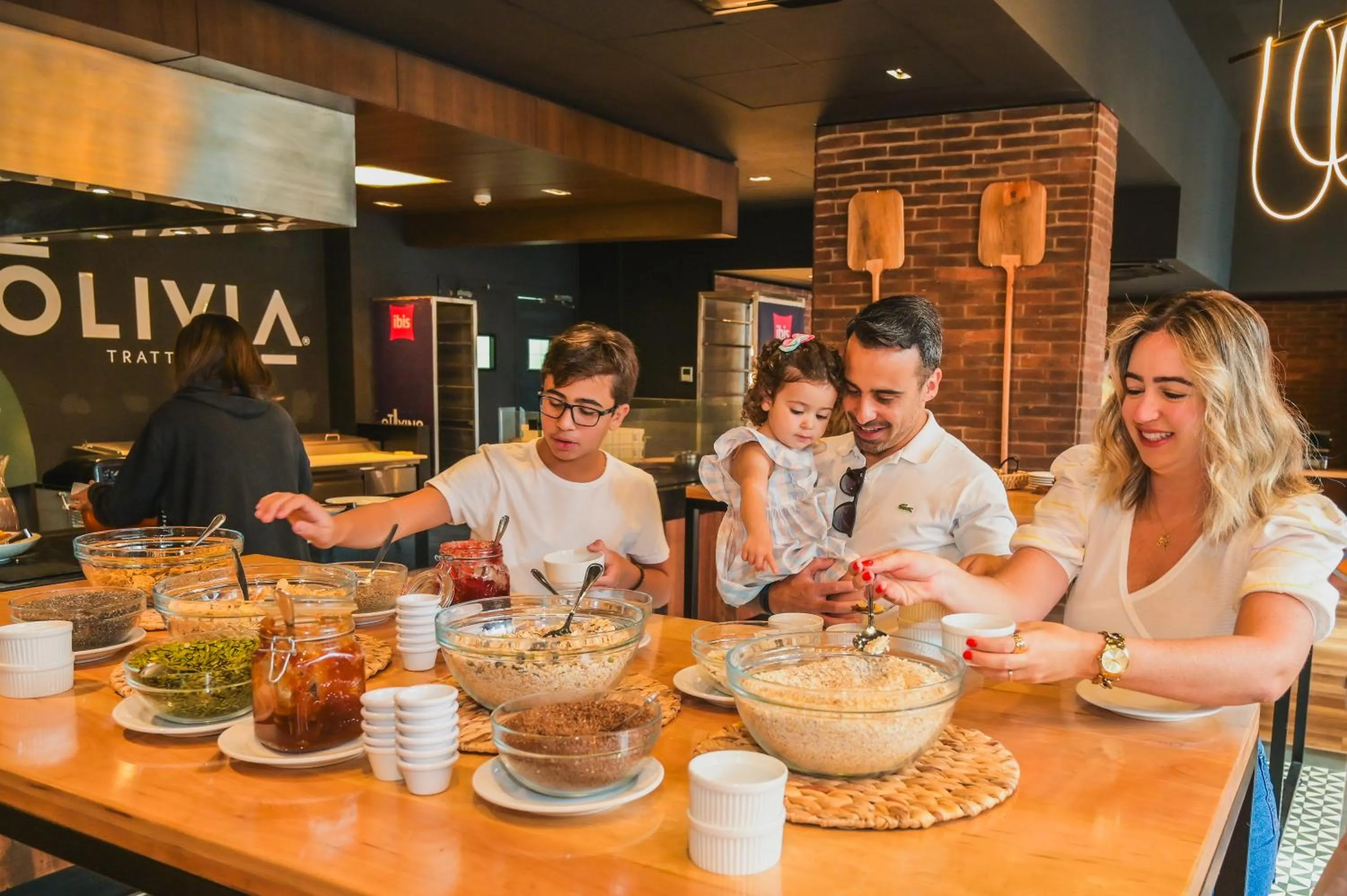 Restaurant/places to eat in ibis Santiago Las Condes