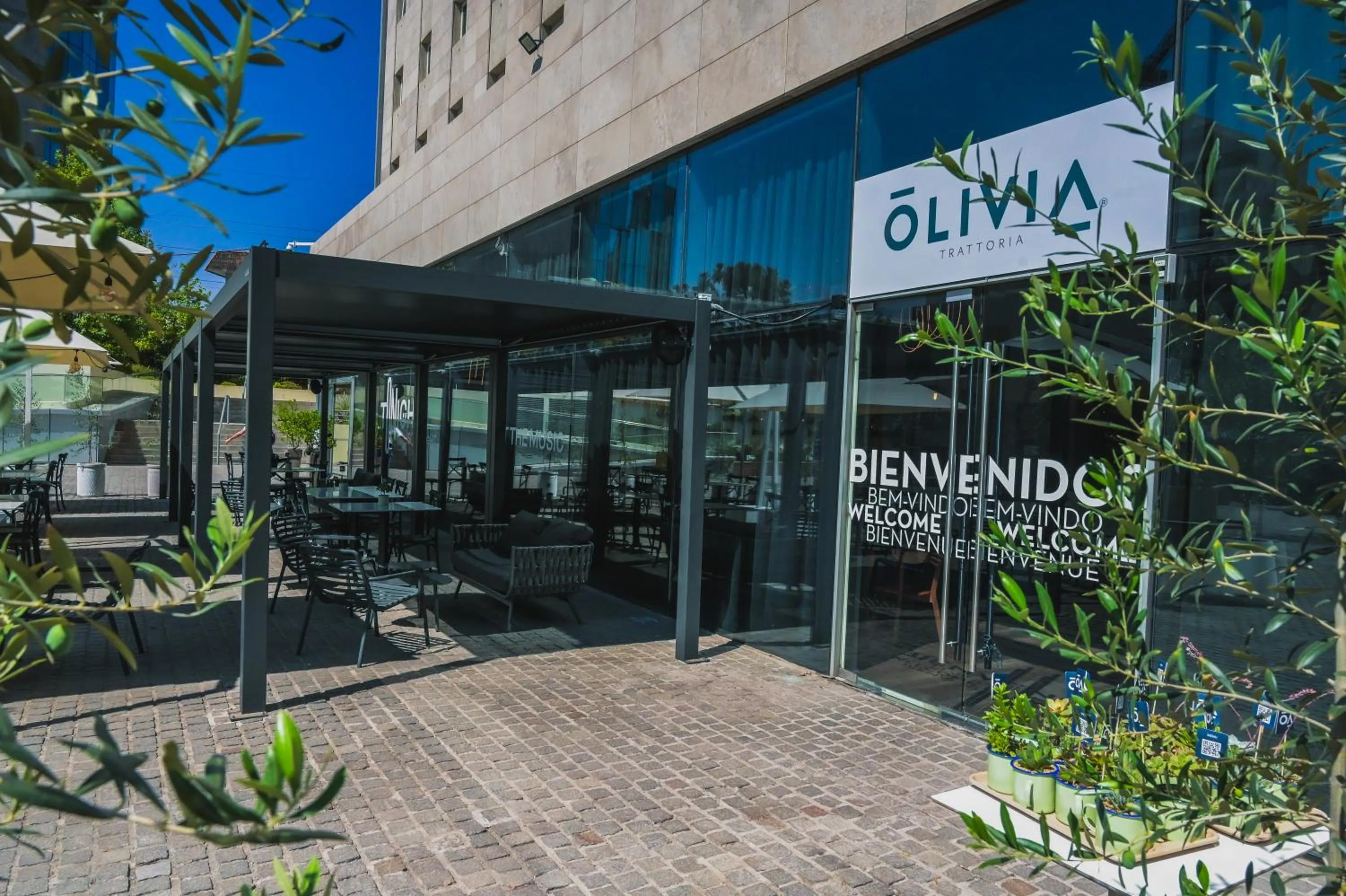 Restaurant/places to eat in ibis Santiago Las Condes