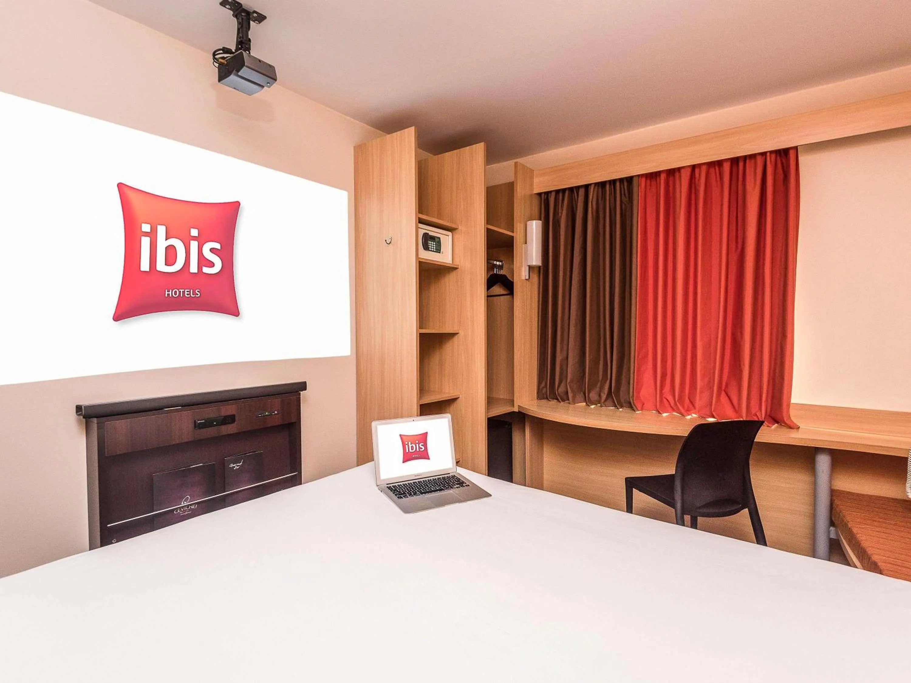 Bedroom, Bed in ibis Santiago Las Condes