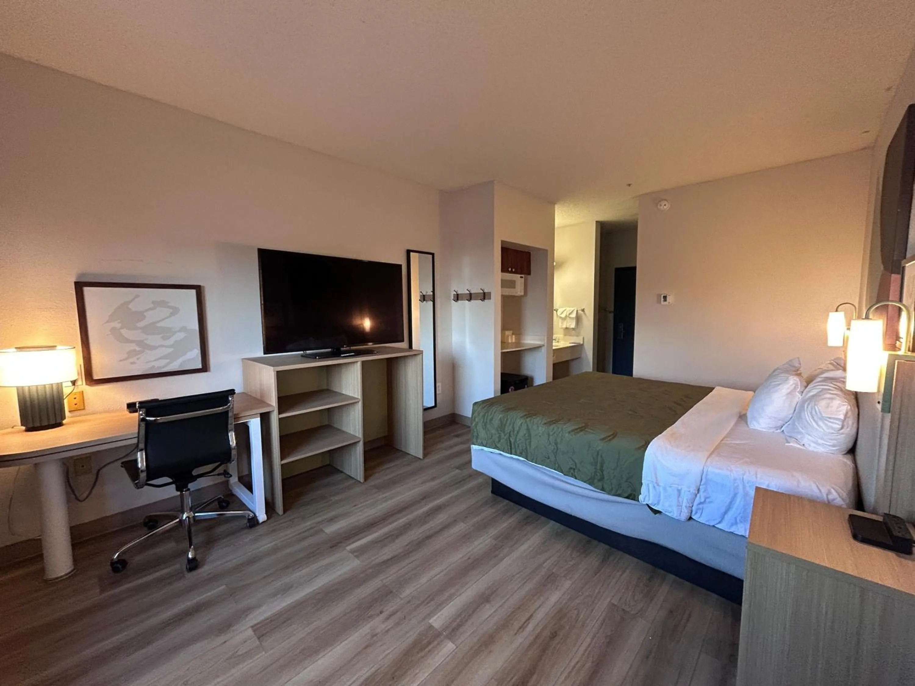 Bed in Quality Inn Denver Tech Center