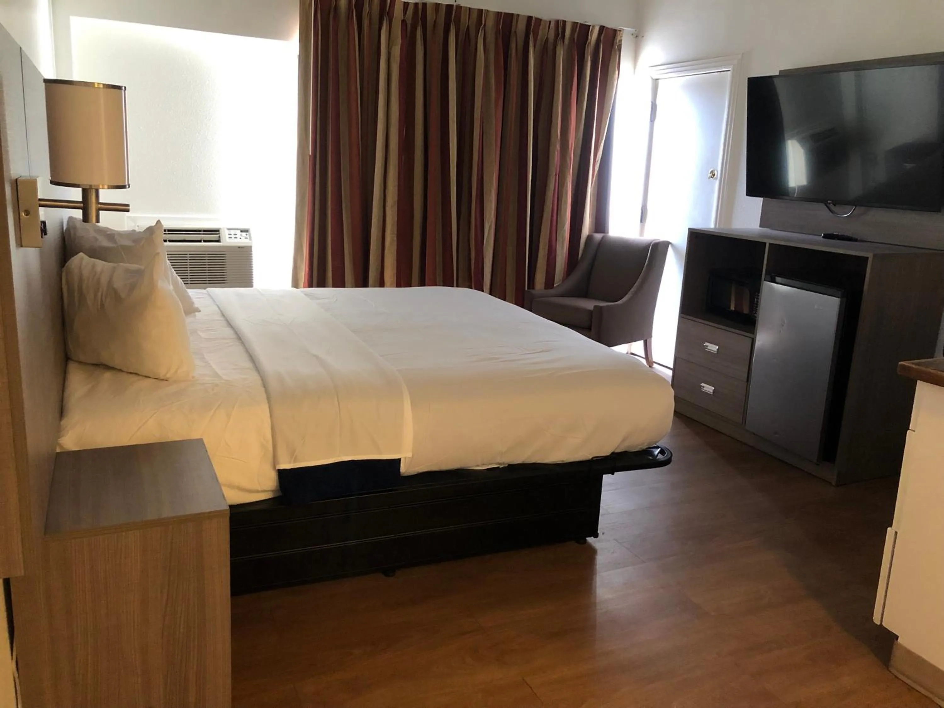 TV and multimedia, Bed in Inn at the Highland Denver Downtown