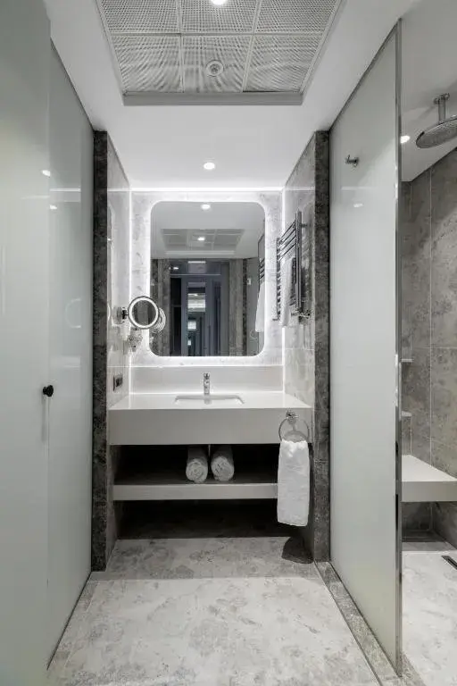 Bathroom, Bed in Wish More Hotel Şişli Bathroom, Bed in Wish More Hotel Şişli