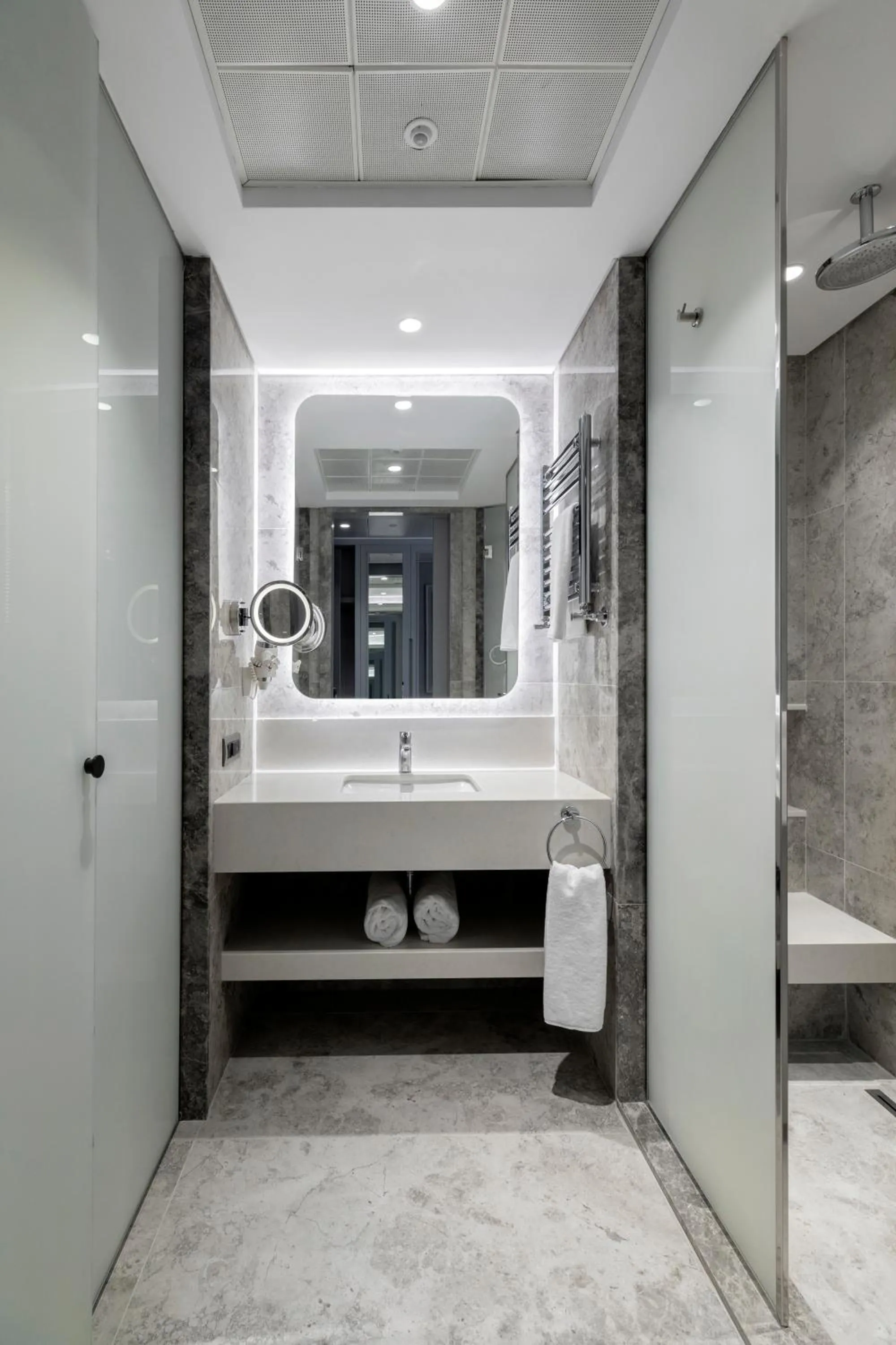 Shower, Bed in Wish More Hotel Şişli