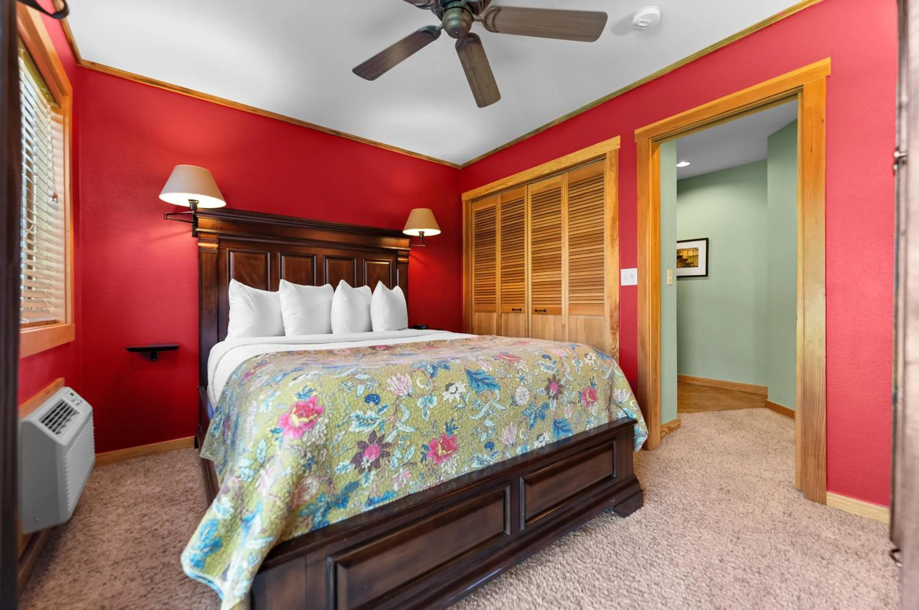 Bed in Mt Gardner Inn