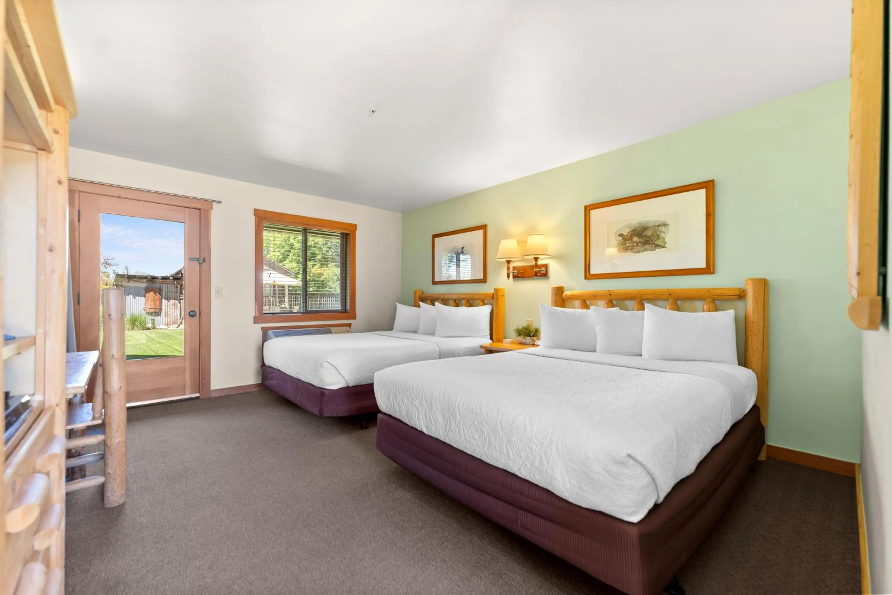 Bed in Mt Gardner Inn