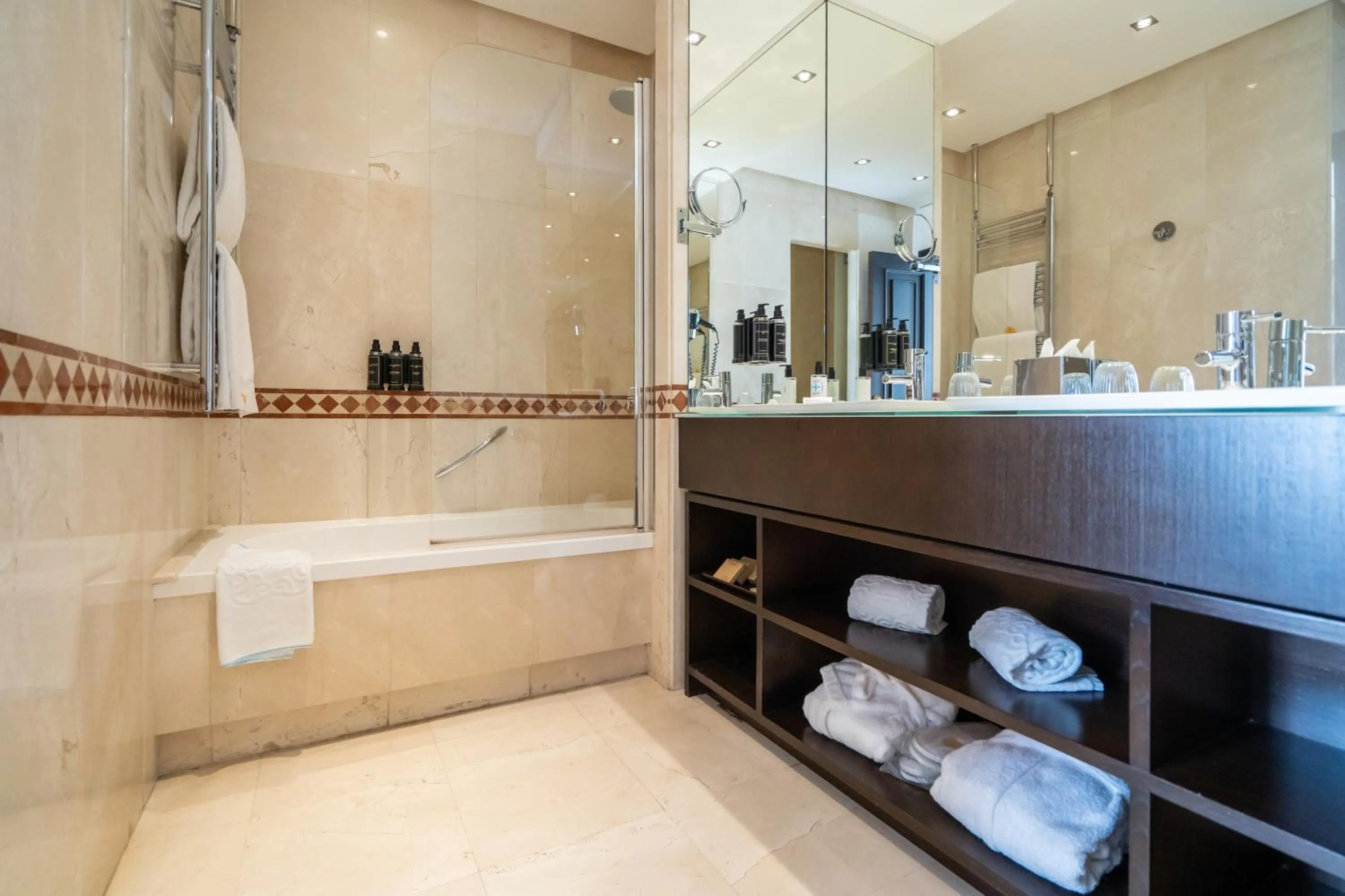 Shower in GPRO Valparaiso Palace & Spa