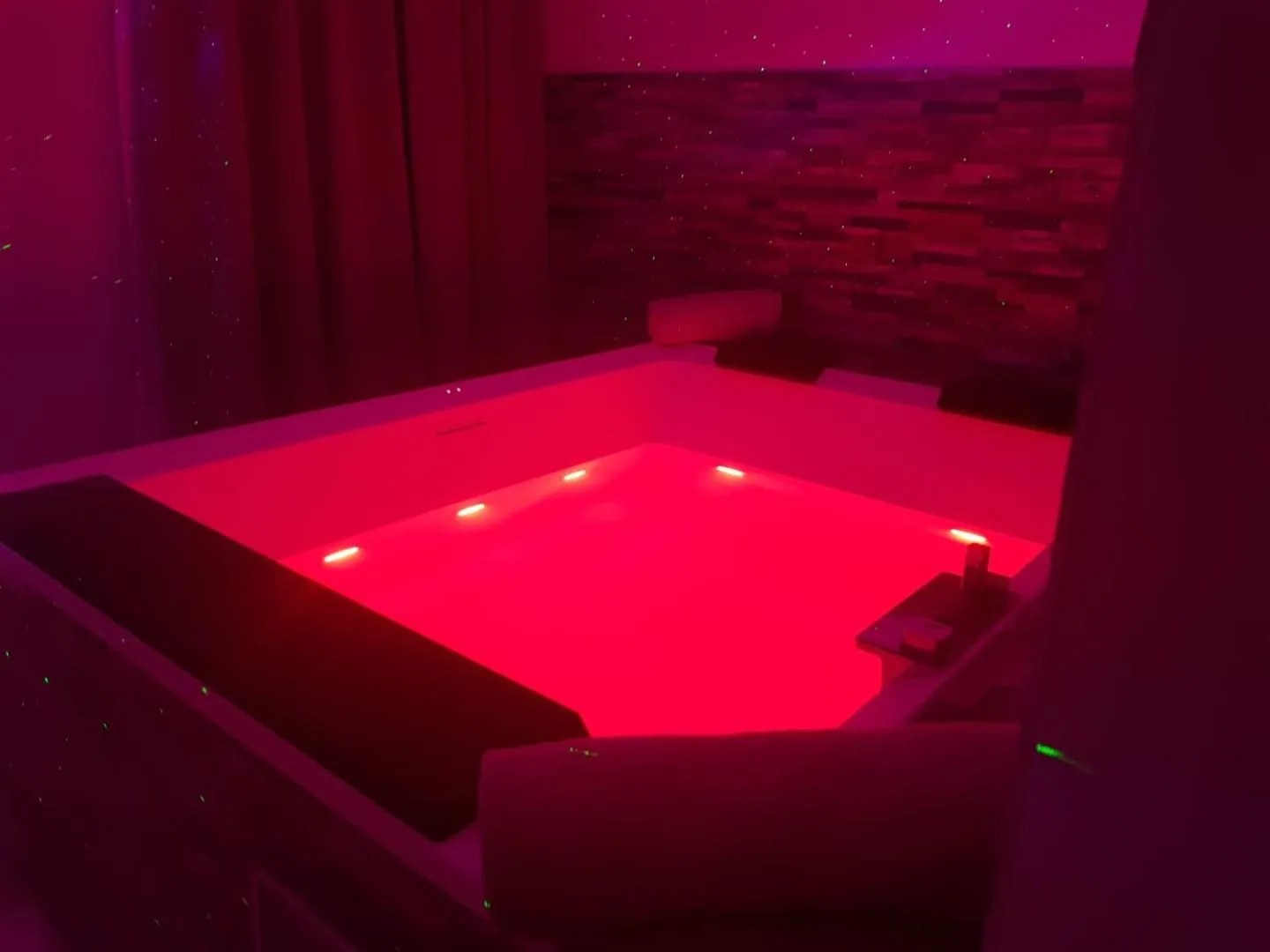 Hot Tub in Hotel Valle del Fiora