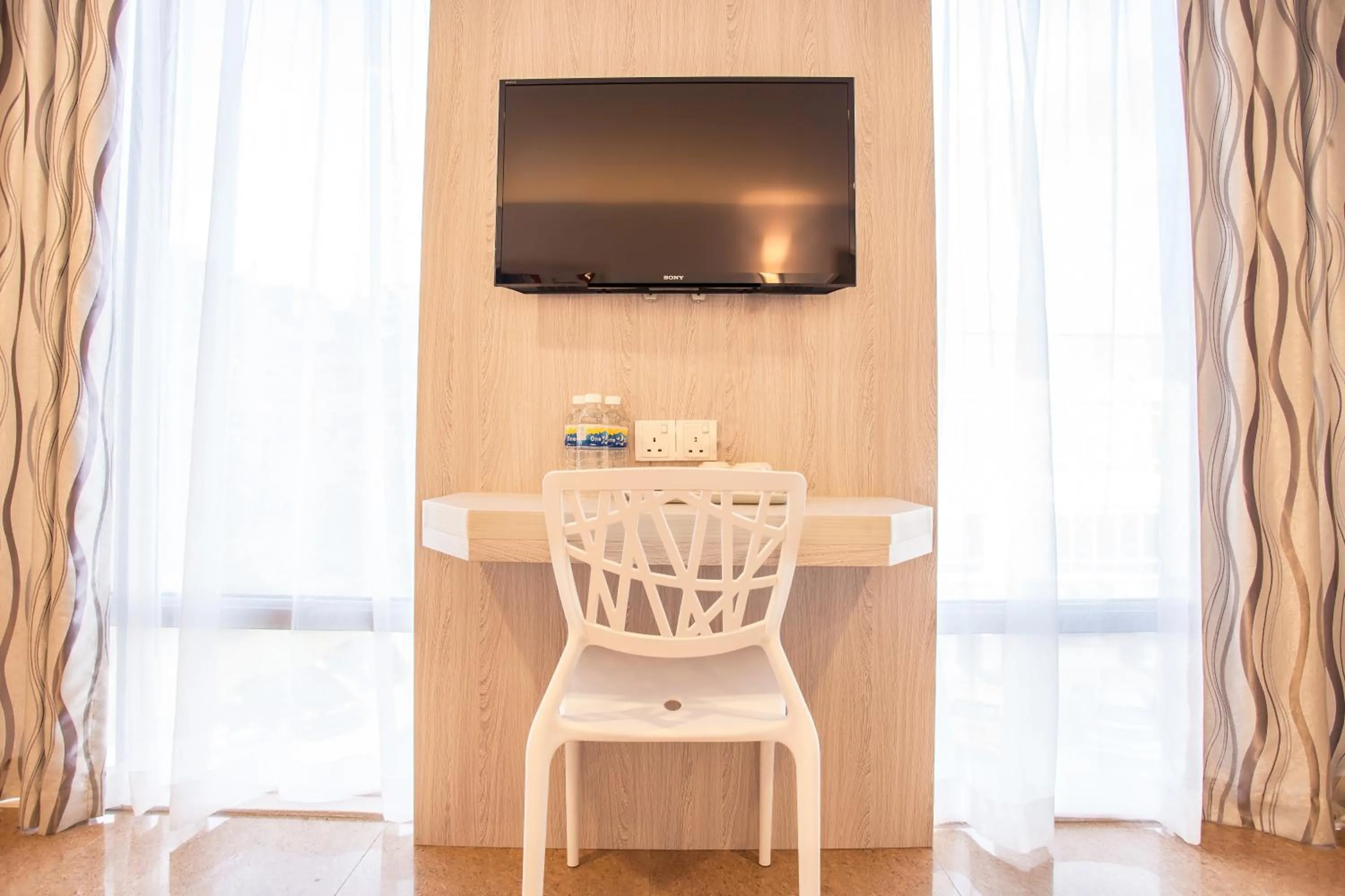 TV and multimedia in Lavender Inn Nusa Bestari