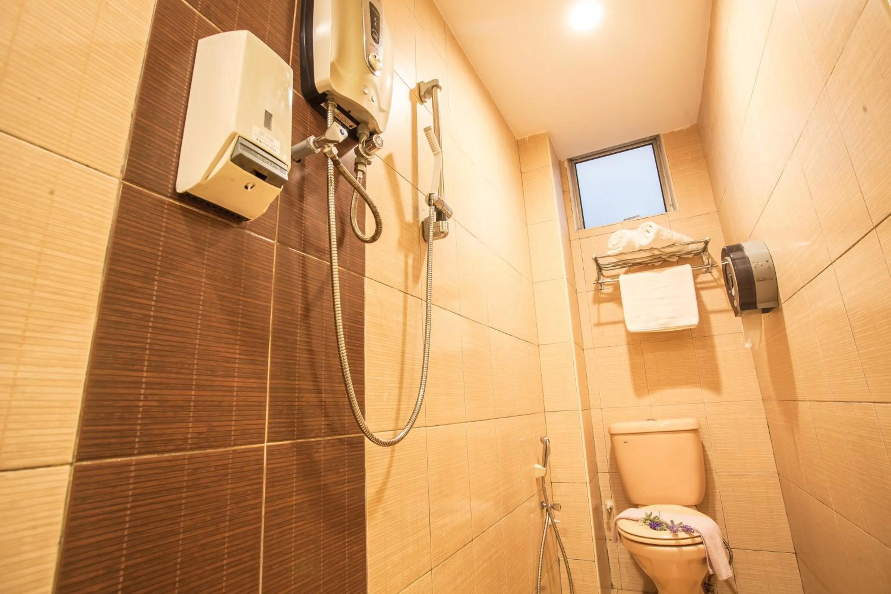 Toilet in Lavender Inn Nusa Bestari