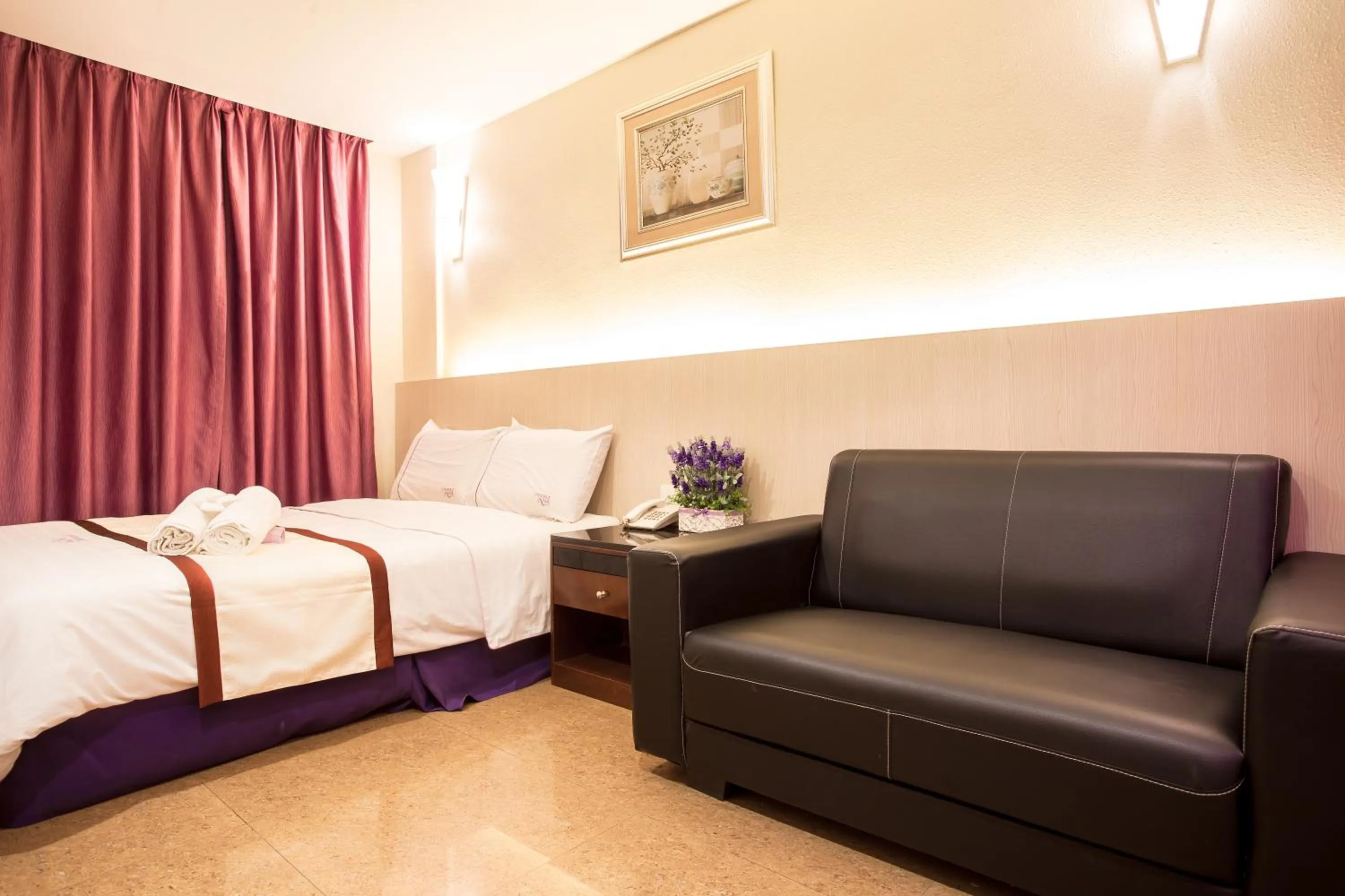 Photo of the whole room, Bed in Lavender Inn Nusa Bestari