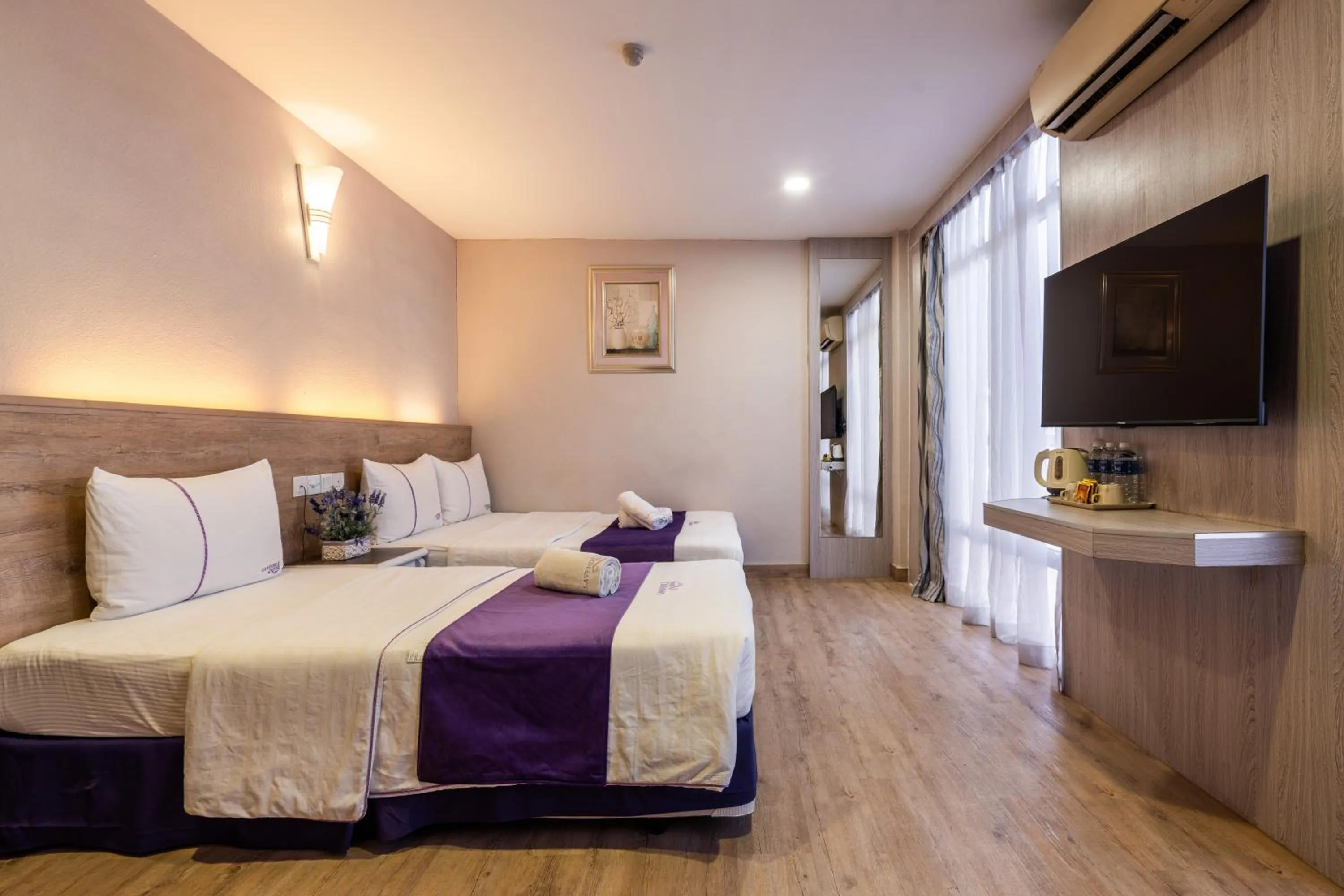 TV and multimedia, Bed in Lavender Inn Nusa Bestari
