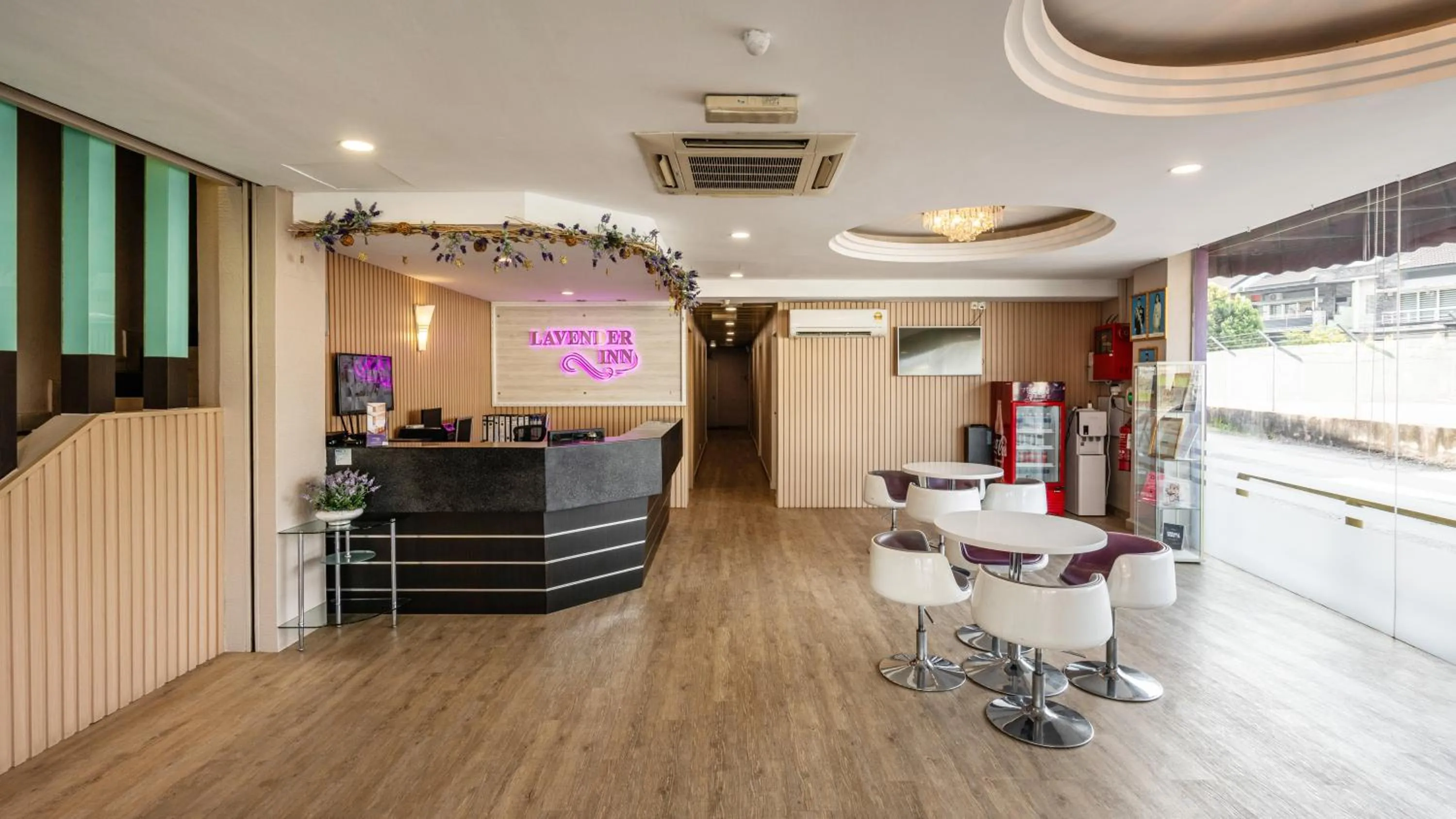 Seating area in Lavender Inn Nusa Bestari