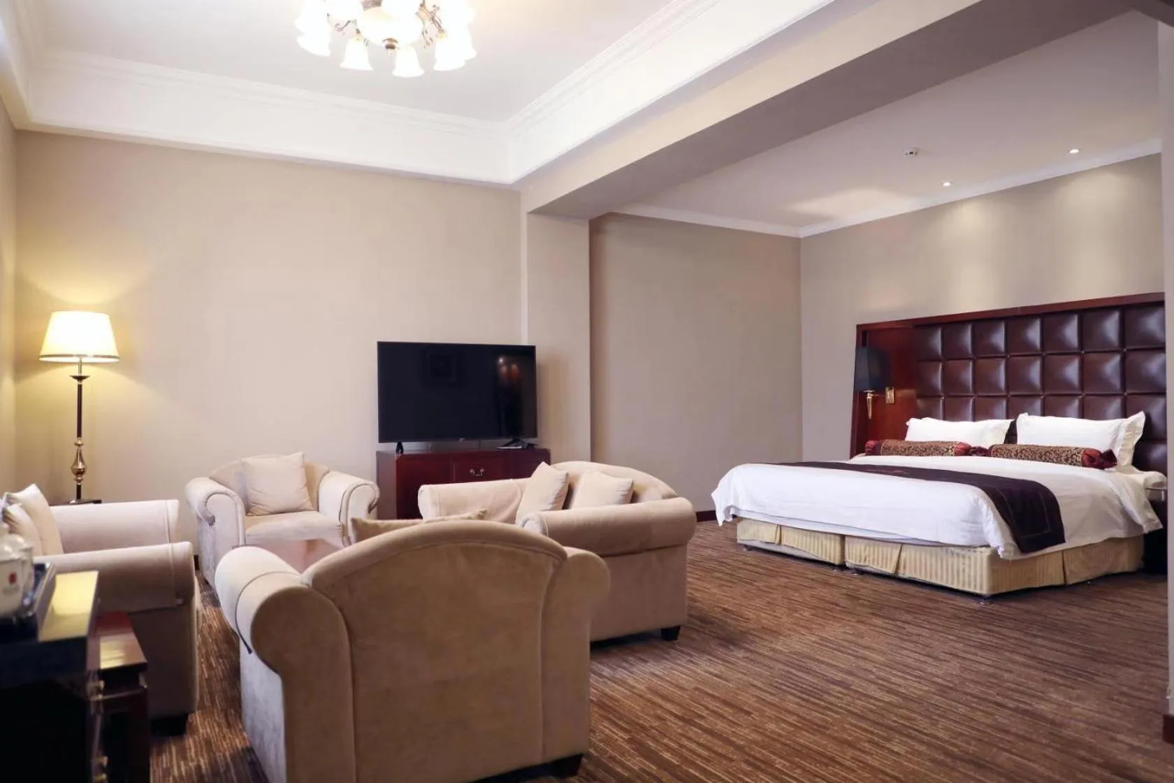 Photo of the whole room, Bed in Jianguo Qianmen Beijing