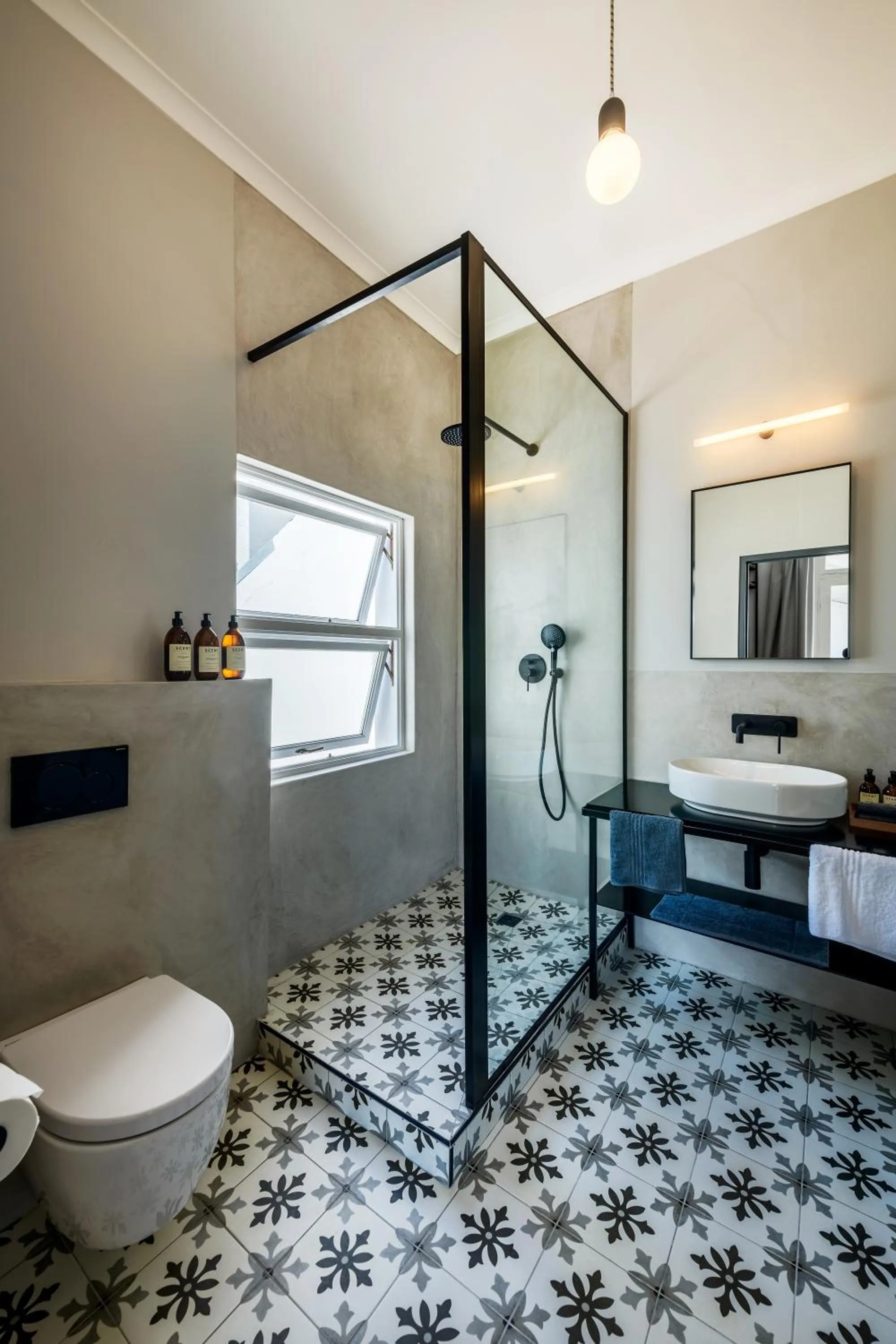 Shower in iGadi House Boutique Hotel