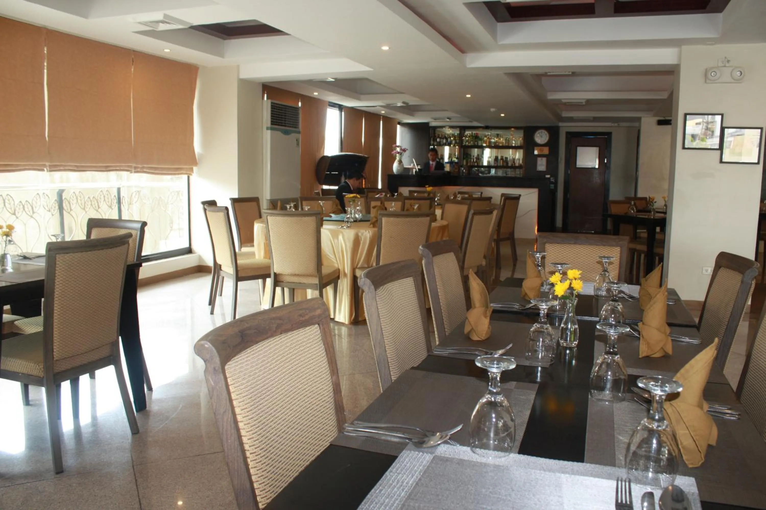 Coffee/tea facilities in The Pinnacle Hotel and Suites