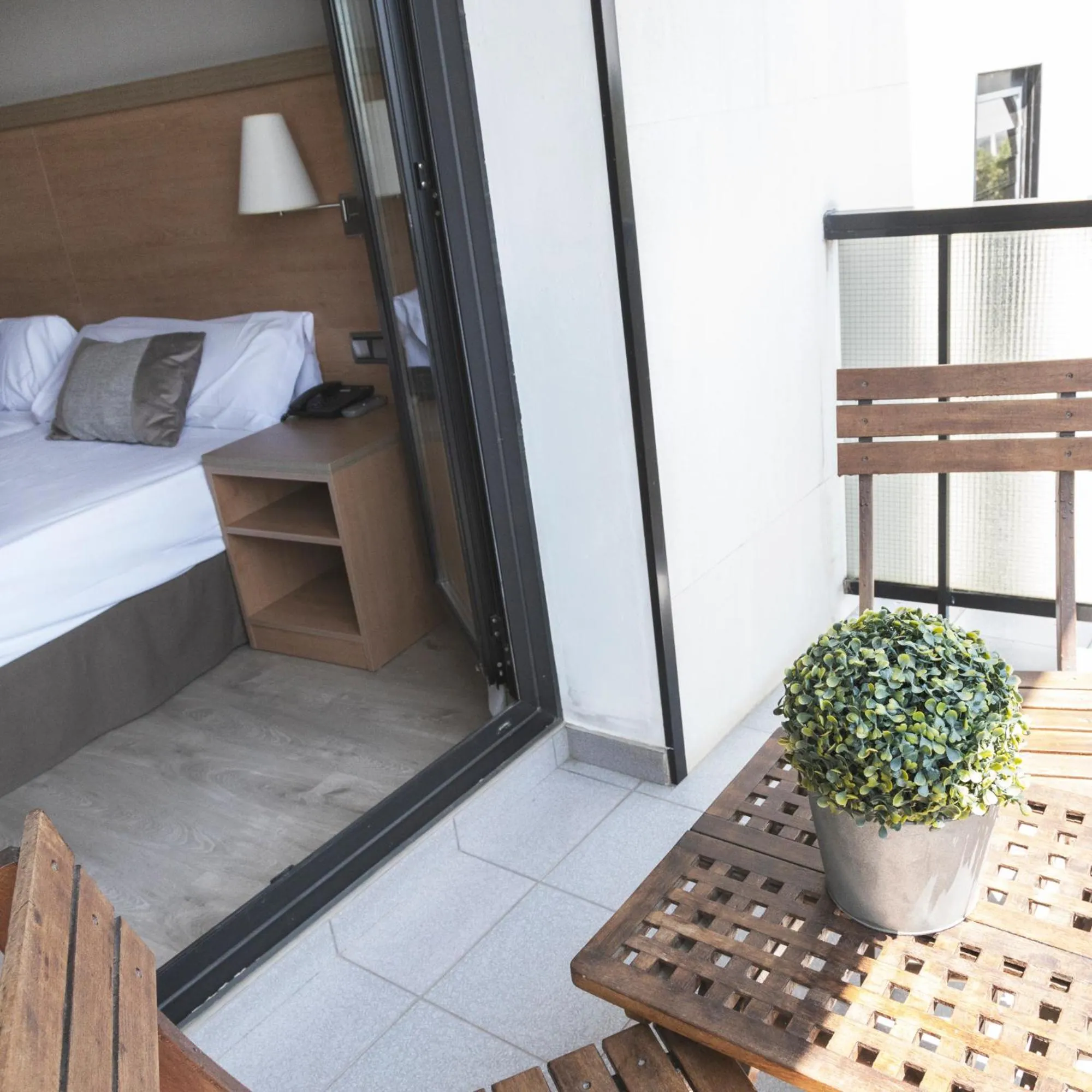 Balcony/Terrace, Bed in Hotel Real